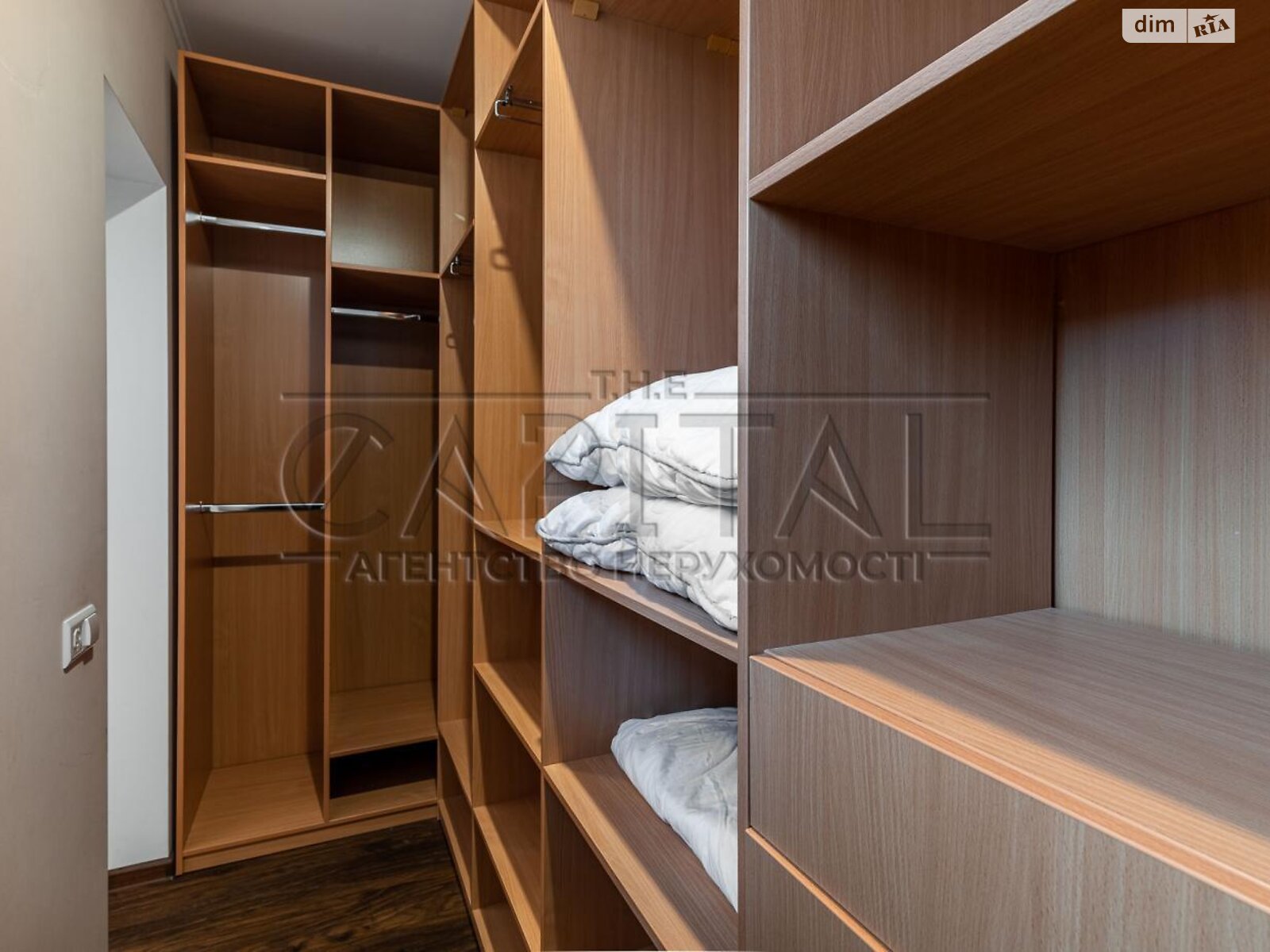двухэтажный дом с верандой, 303.8 кв. м, кирпич. Продажа в Старых Петровцах фото 1 двухэтажный дом с верандой, 303.8 кв. м, кирпич. Продажа в Старых Петровцах фото 1