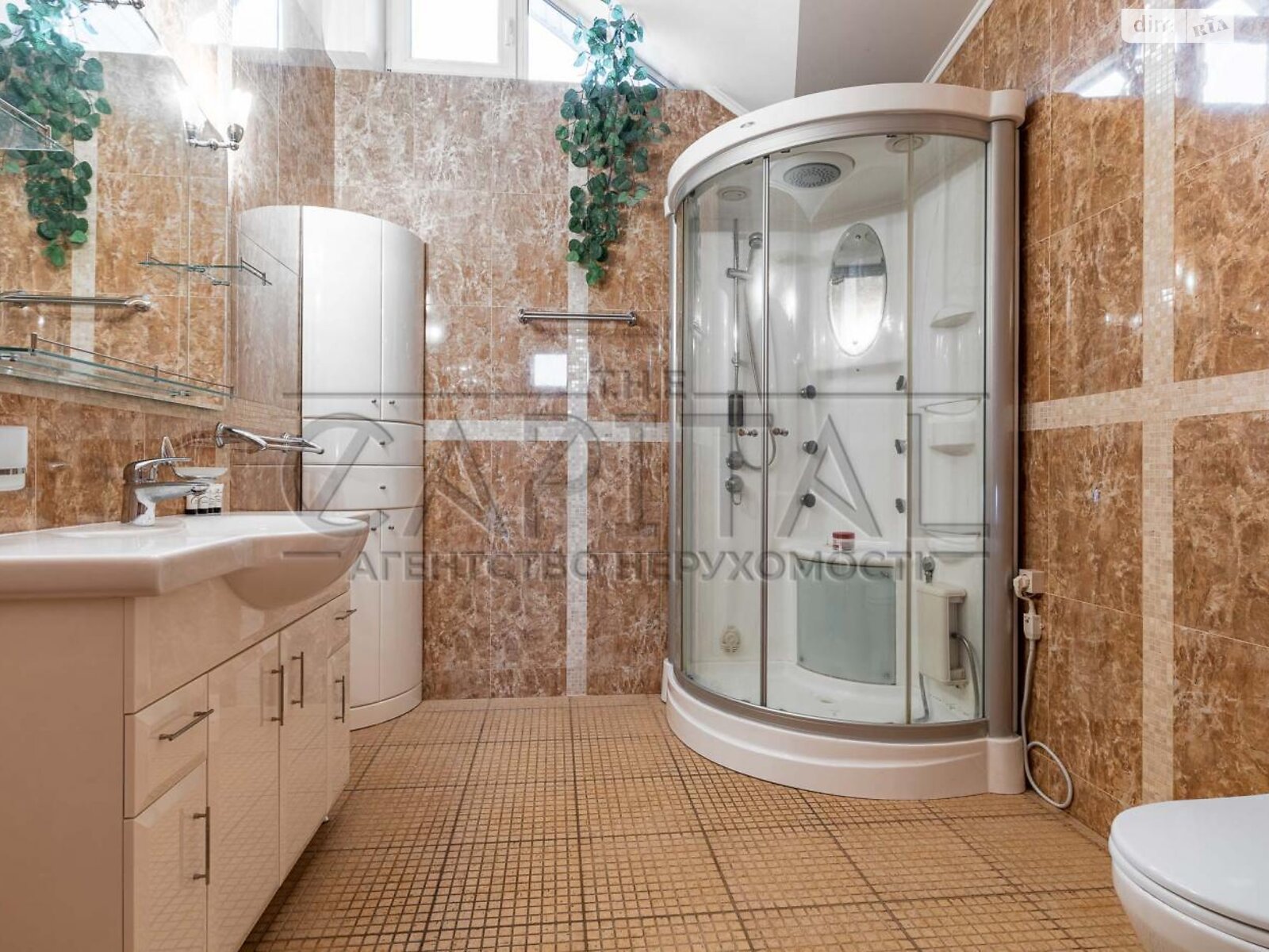 двухэтажный дом с верандой, 303.8 кв. м, кирпич. Продажа в Старых Петровцах фото 1 двухэтажный дом с верандой, 303.8 кв. м, кирпич. Продажа в Старых Петровцах фото 1
