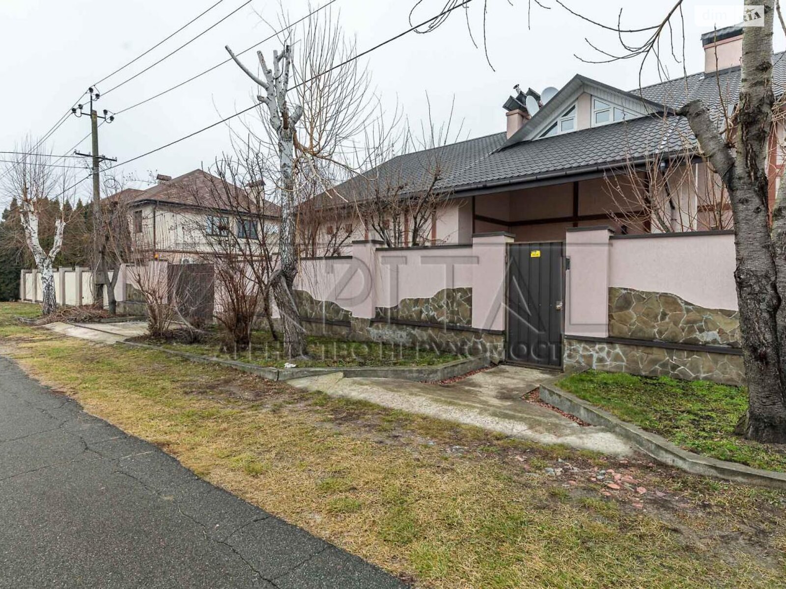 двухэтажный дом с верандой, 303.8 кв. м, кирпич. Продажа в Старых Петровцах фото 1 двухэтажный дом с верандой, 303.8 кв. м, кирпич. Продажа в Старых Петровцах фото 1