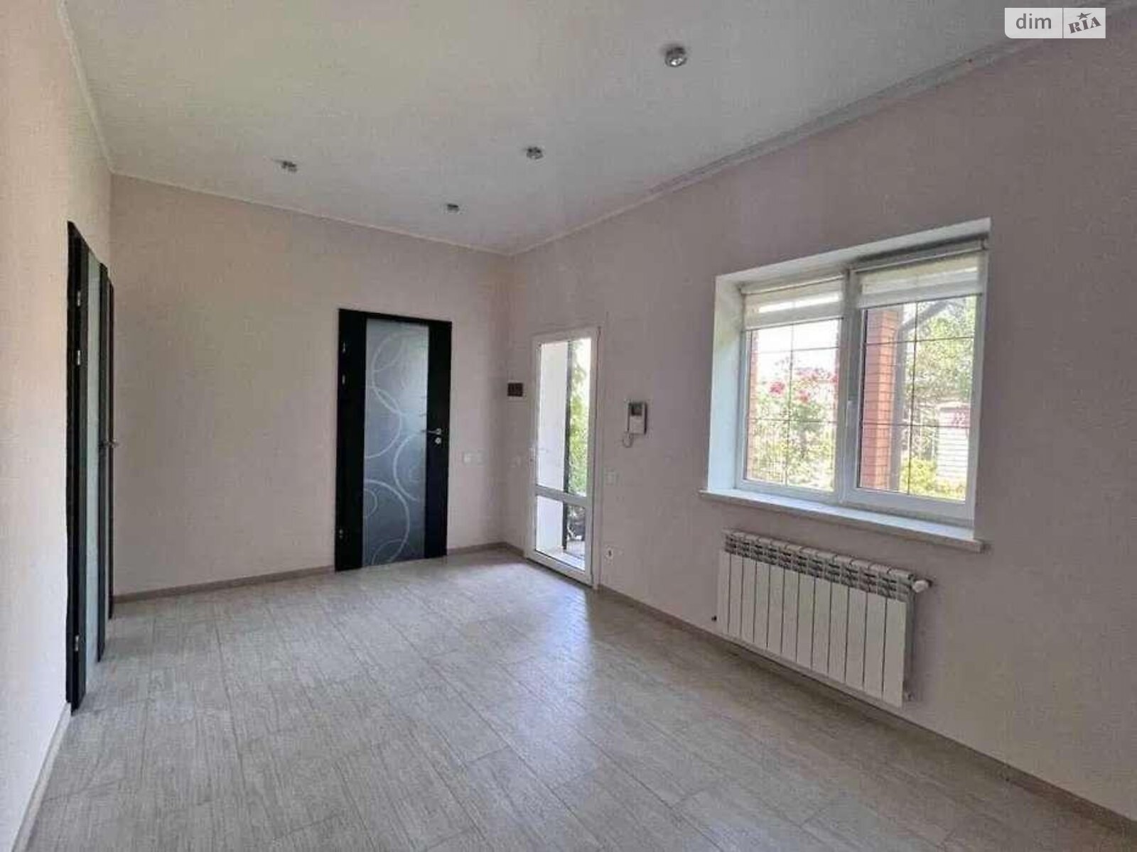 двухэтажный дом, 310 кв. м, кирпич. Продажа в Старых Петровцах фото 1