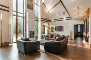двухэтажный дом с гаражом, 346 кв. м, кирпич. Продажа в Старых Петровцах фото 2