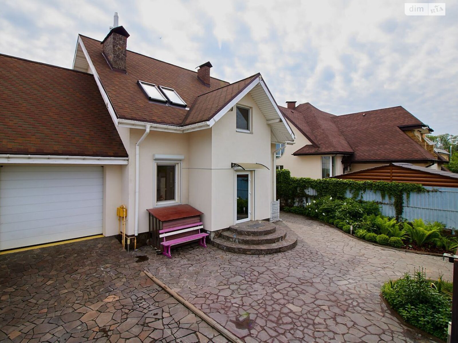 двухэтажный дом с гаражом, 163 кв. м, кирпич. Продажа в Старых Петровцах фото 1 двухэтажный дом с гаражом, 163 кв. м, кирпич. Продажа в Старых Петровцах фото 1