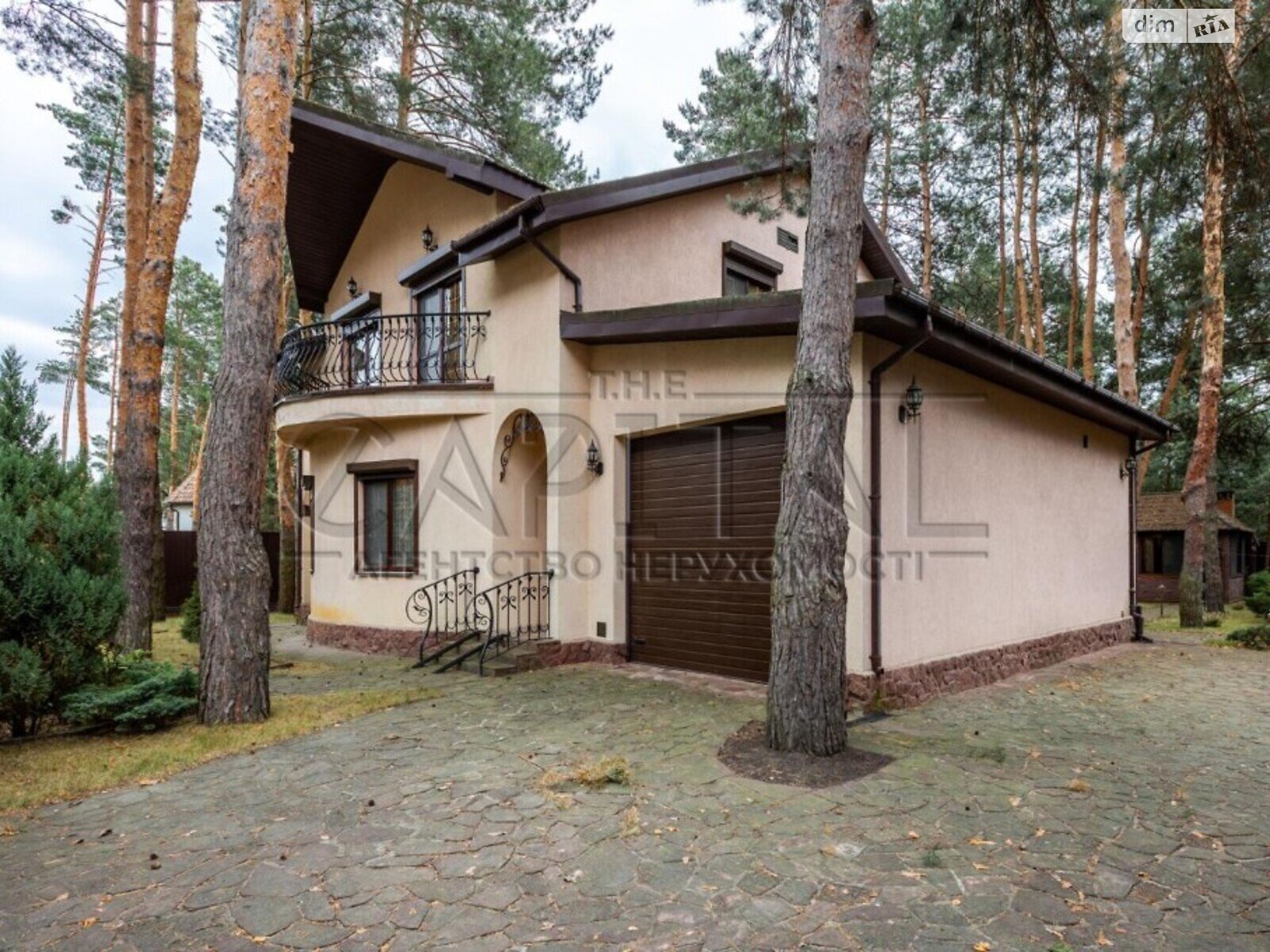 двухэтажный дом с балконом, 225 кв. м, кирпич. Продажа в Старых Петровцах фото 1