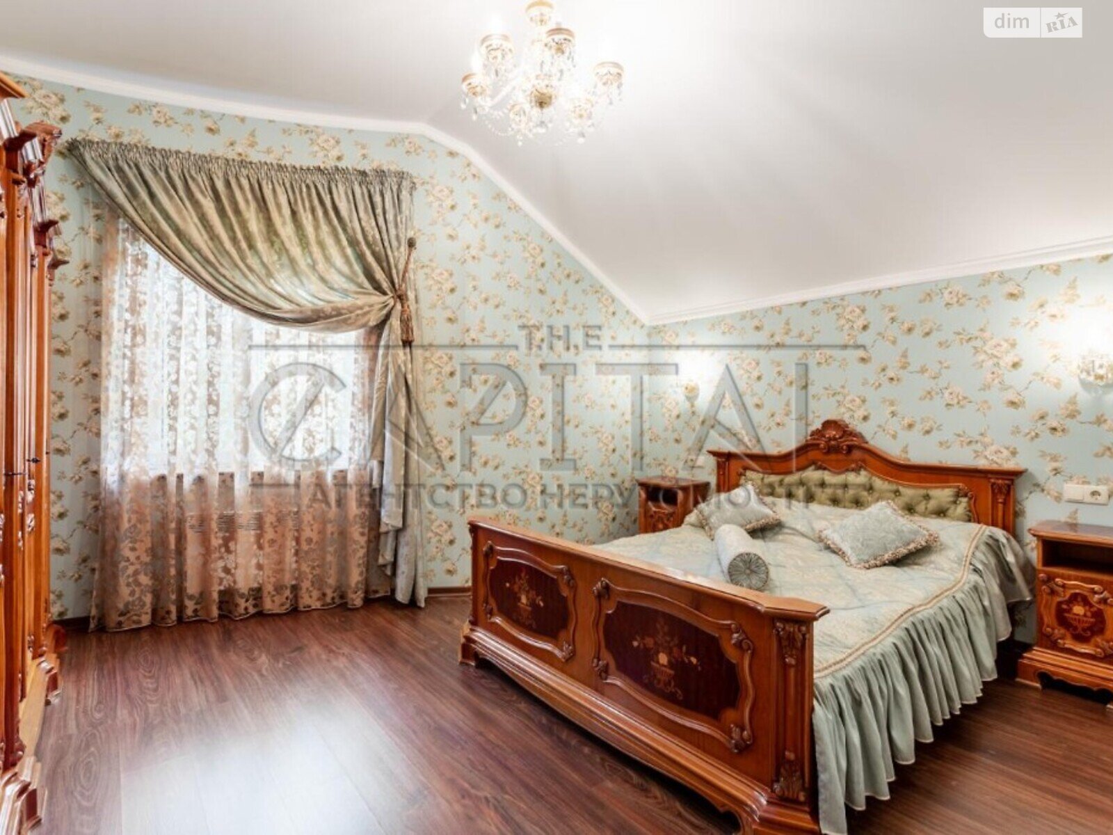 двухэтажный дом с балконом, 225 кв. м, кирпич. Продажа в Старых Петровцах фото 1