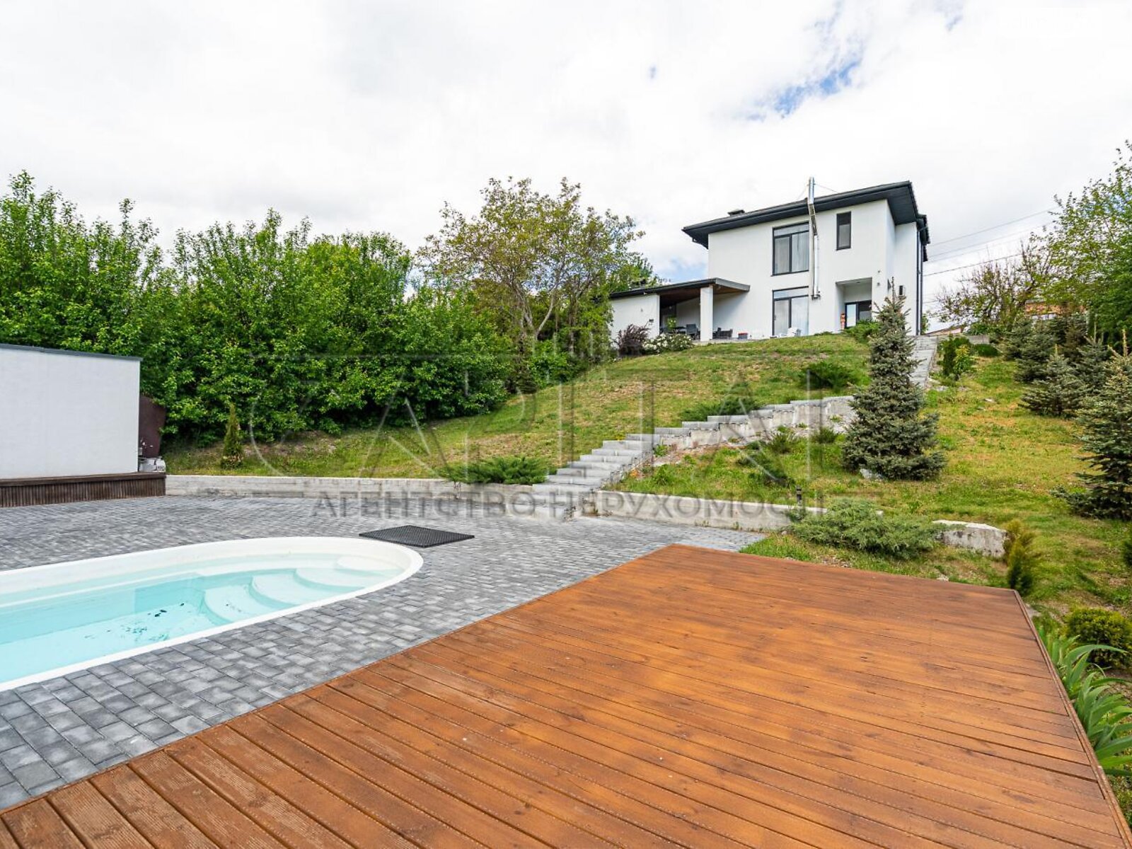 двухэтажный дом с ремонтом, 152 кв. м, кирпич. Продажа в Старых Петровцах фото 1 двухэтажный дом с ремонтом, 152 кв. м, кирпич. Продажа в Старых Петровцах фото 1