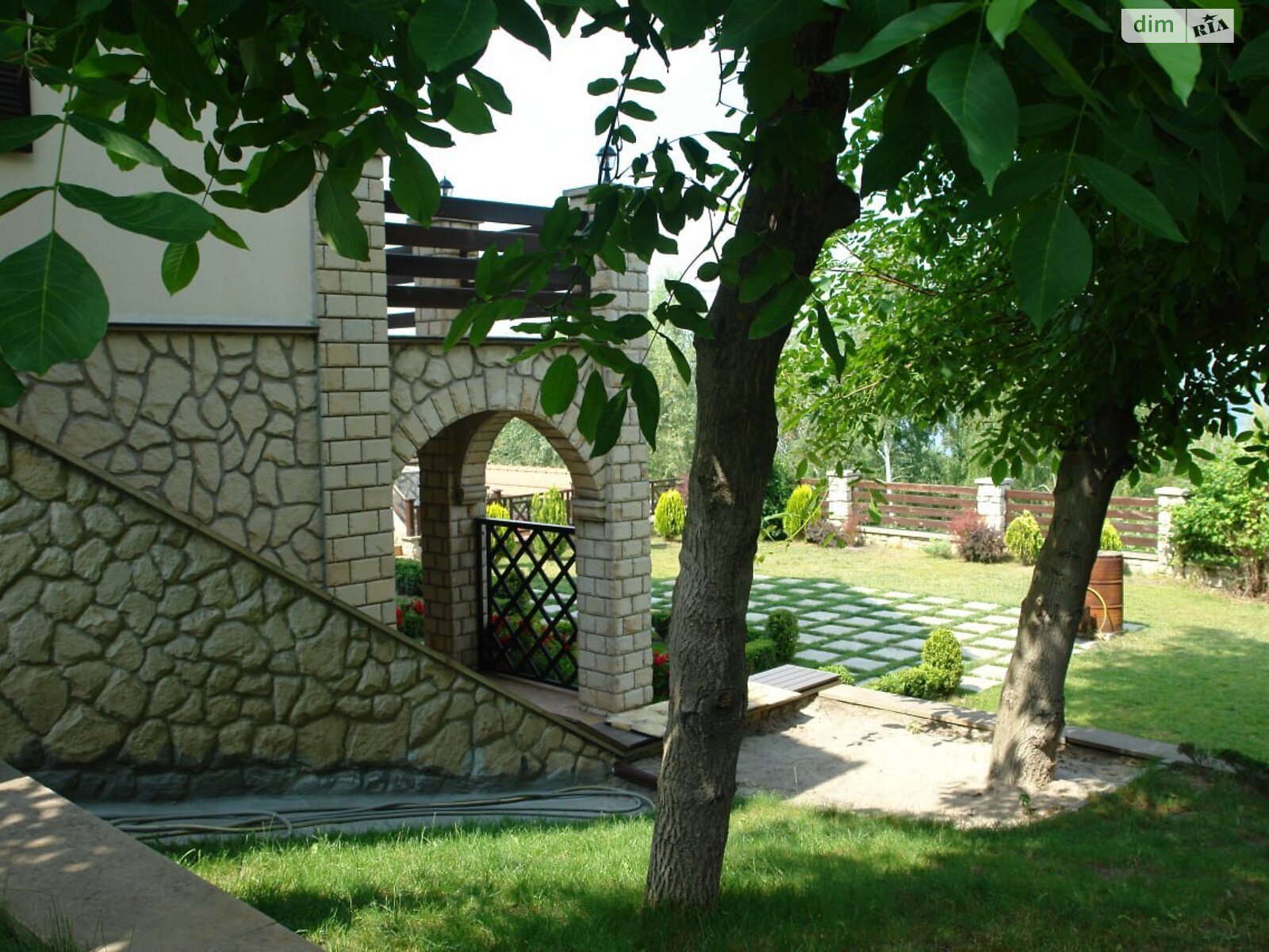 трехэтажный дом с верандой, 157 кв. м, ракушечник (ракушняк). Продажа в Стайках фото 1 трехэтажный дом с верандой, 157 кв. м, ракушечник (ракушняк). Продажа в Стайках фото 1