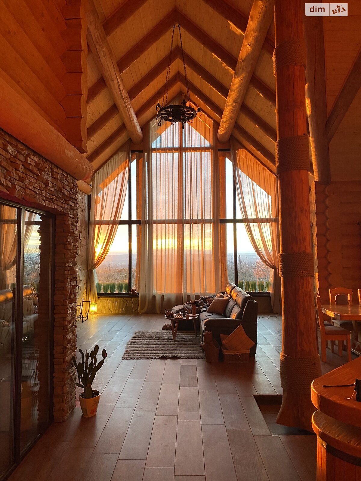 двухэтажный дом с отоплением, 400 кв. м, брус. Продажа в Сторожинце район Сторожинец фото 1 двухэтажный дом с отоплением, 400 кв. м, брус. Продажа в Сторожинце район Сторожинец фото 1