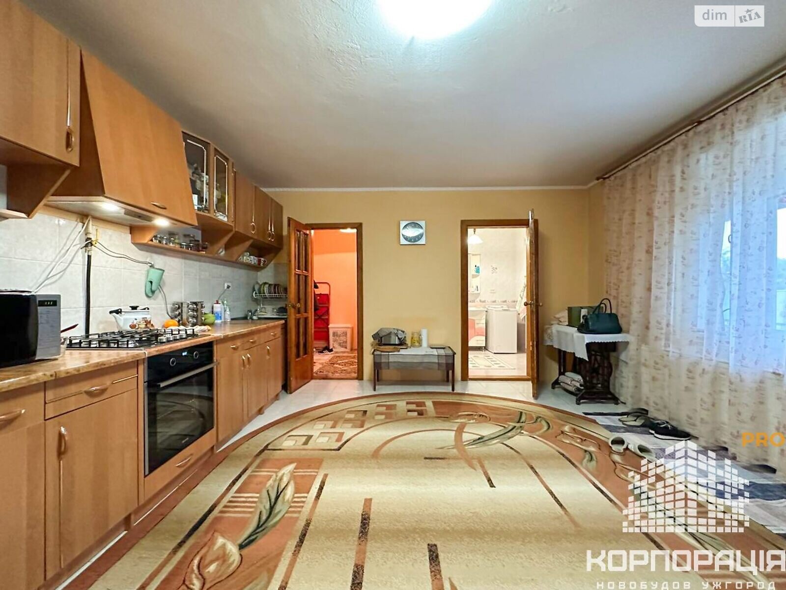 двухэтажный дом с гаражом, 250 кв. м, кирпич. Продажа в Сторожнице фото 1