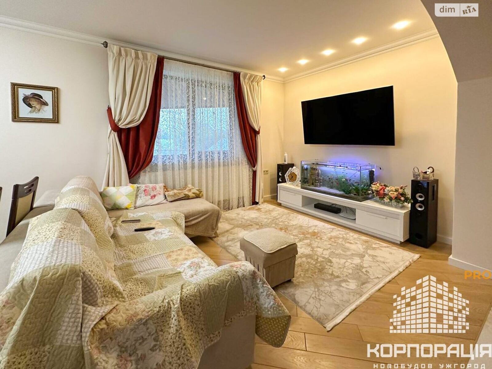 двухэтажный дом с гаражом, 250 кв. м, кирпич. Продажа в Сторожнице фото 1