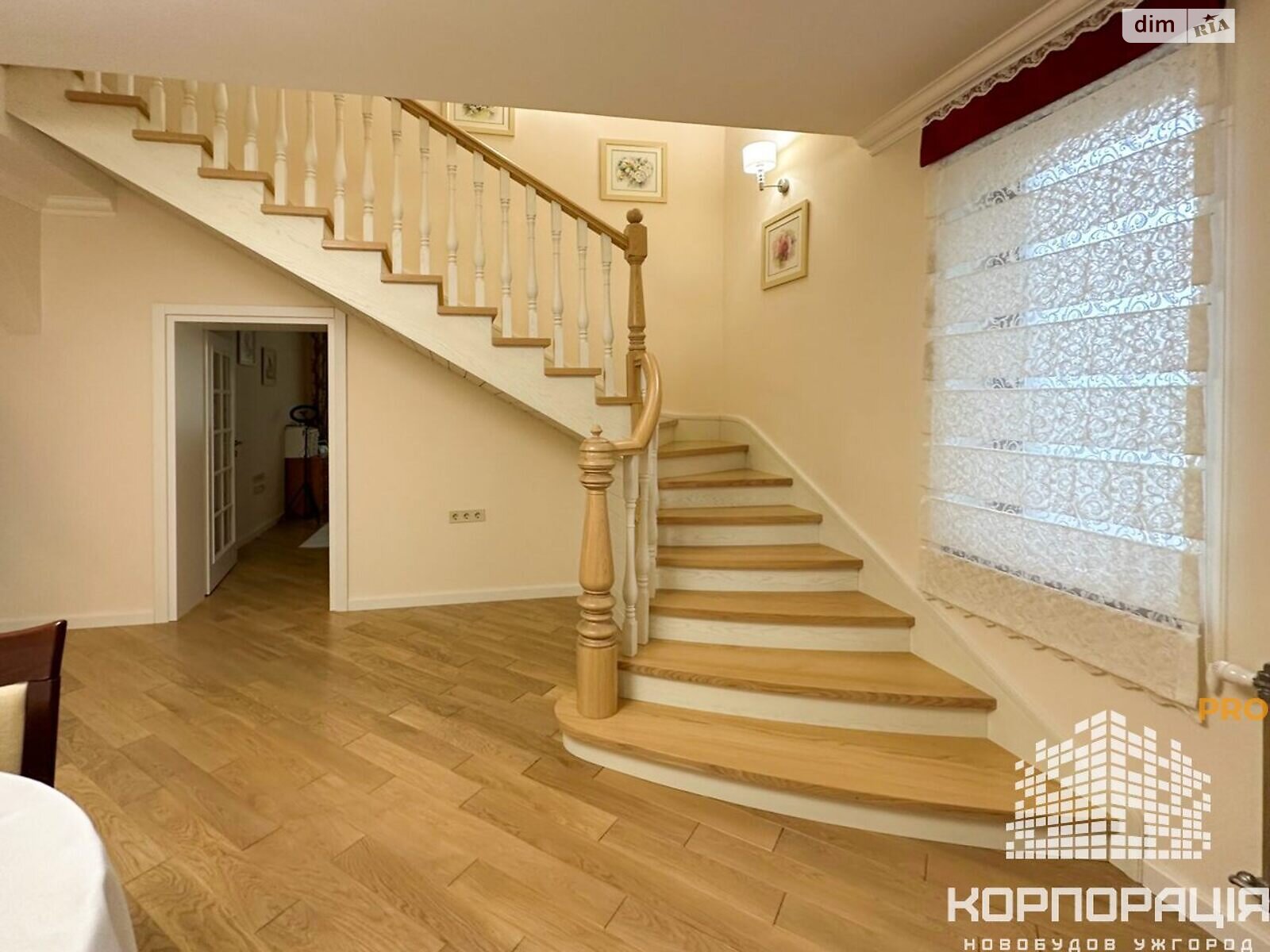 двухэтажный дом с гаражом, 250 кв. м, кирпич. Продажа в Сторожнице фото 1