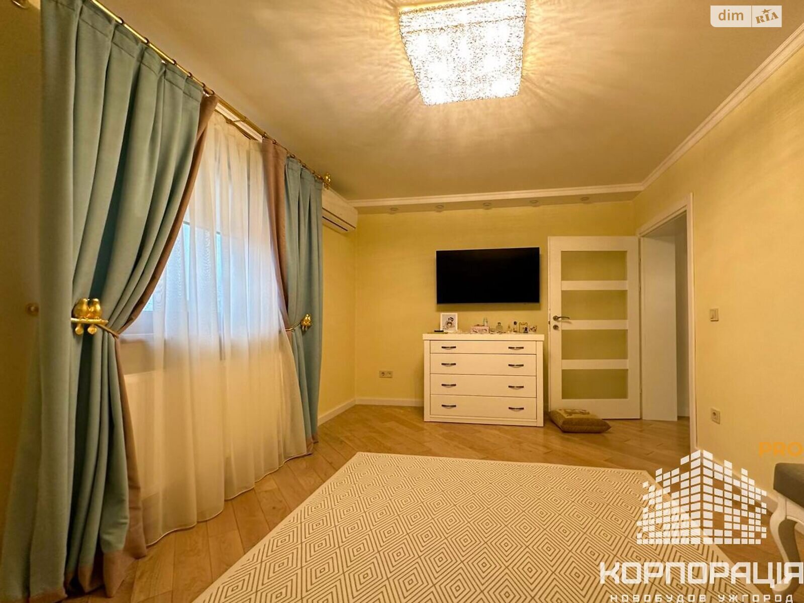 двухэтажный дом с гаражом, 250 кв. м, кирпич. Продажа в Сторожнице фото 1