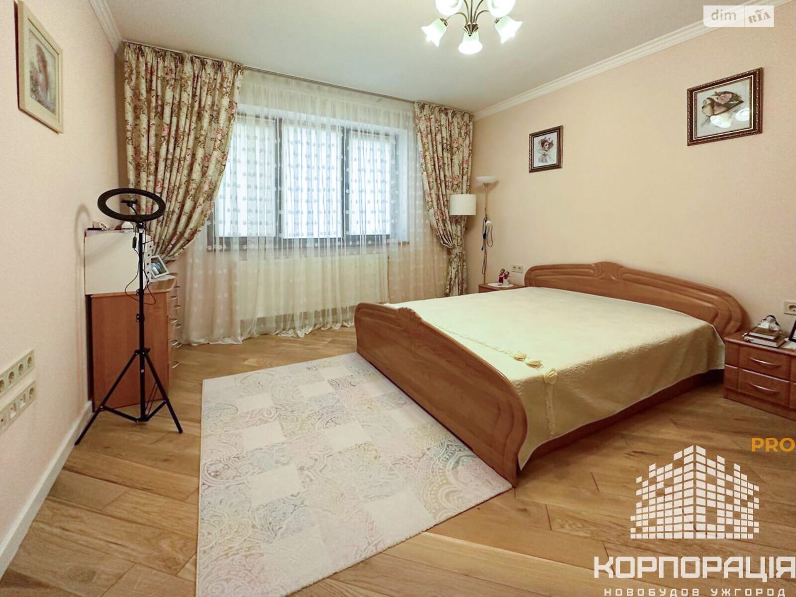 двухэтажный дом с гаражом, 250 кв. м, кирпич. Продажа в Сторожнице фото 1