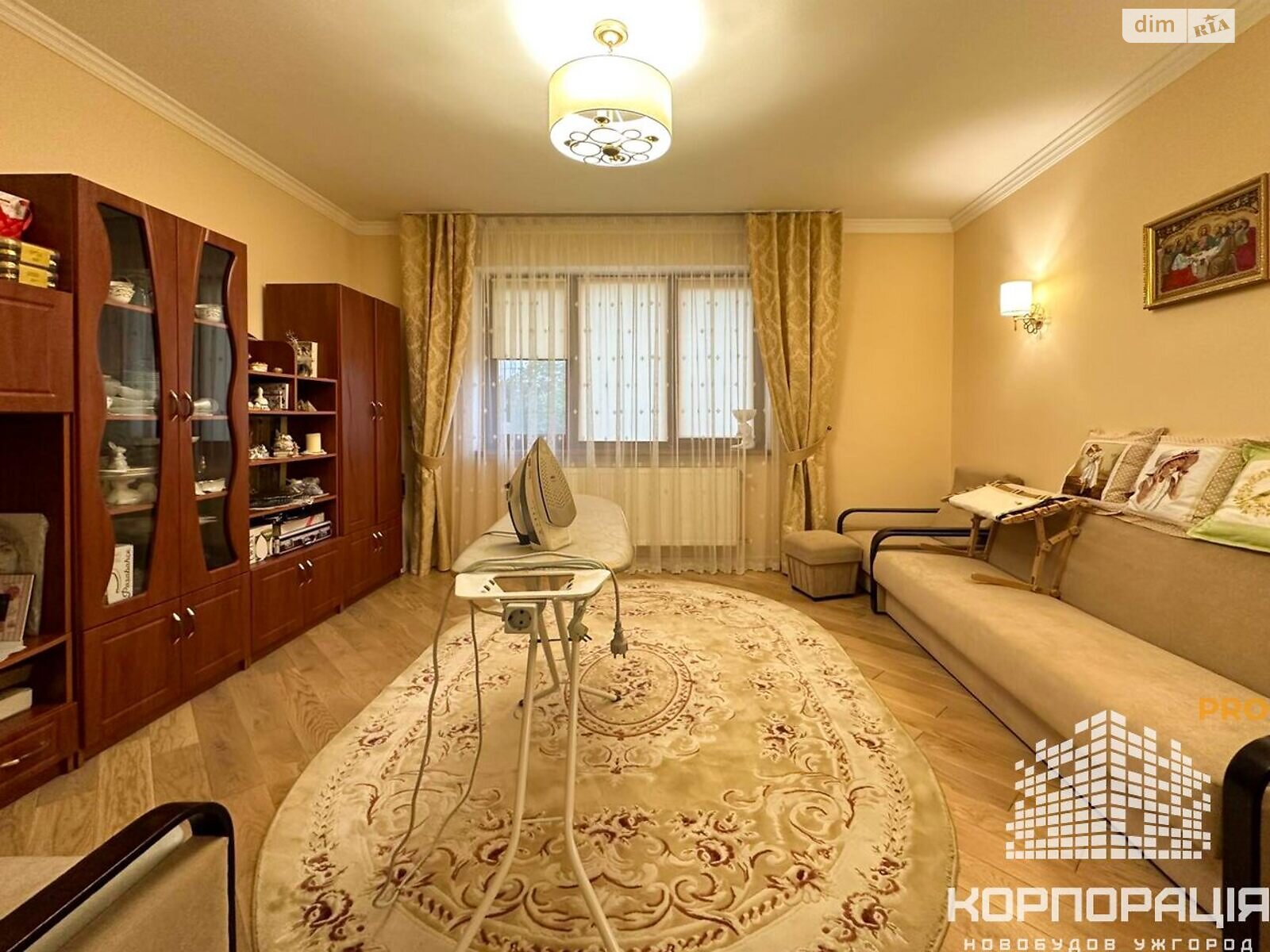 двухэтажный дом с гаражом, 250 кв. м, кирпич. Продажа в Сторожнице фото 1