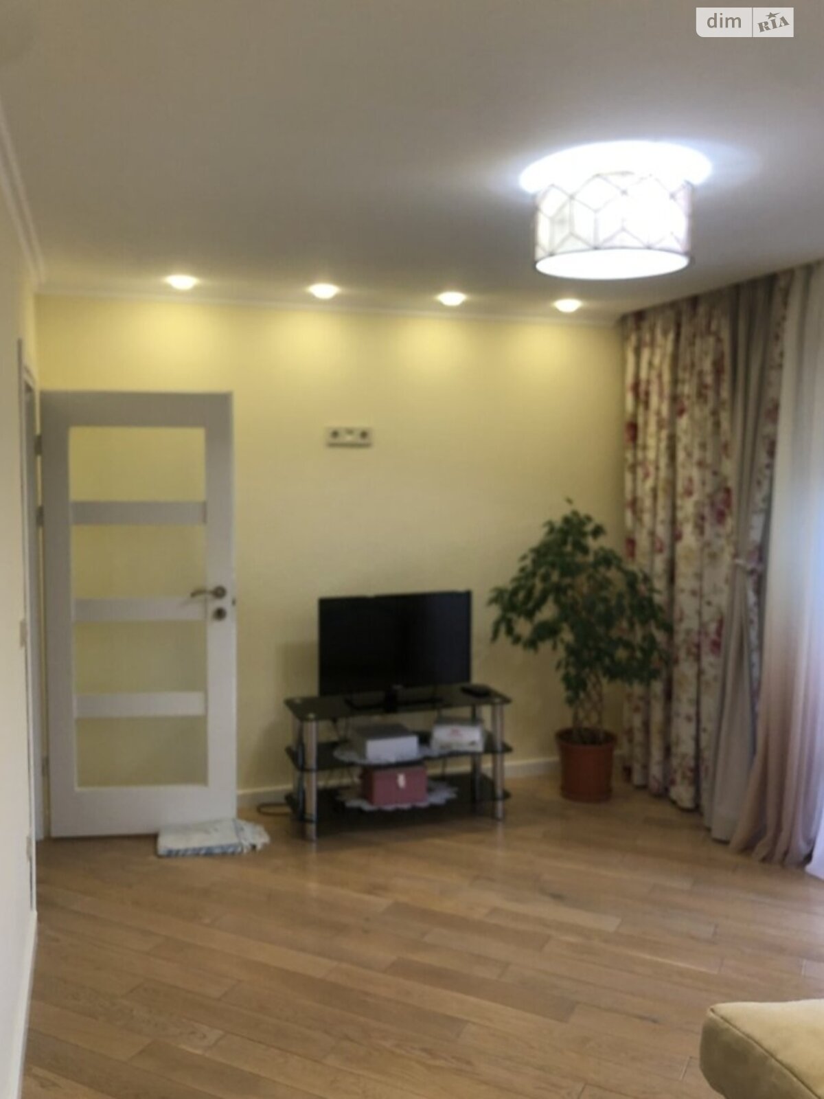одноэтажный дом с балконом, 140.9 кв. м, кирпич. Продажа в Сторожнице фото 1 одноэтажный дом с балконом, 140.9 кв. м, кирпич. Продажа в Сторожнице фото 1