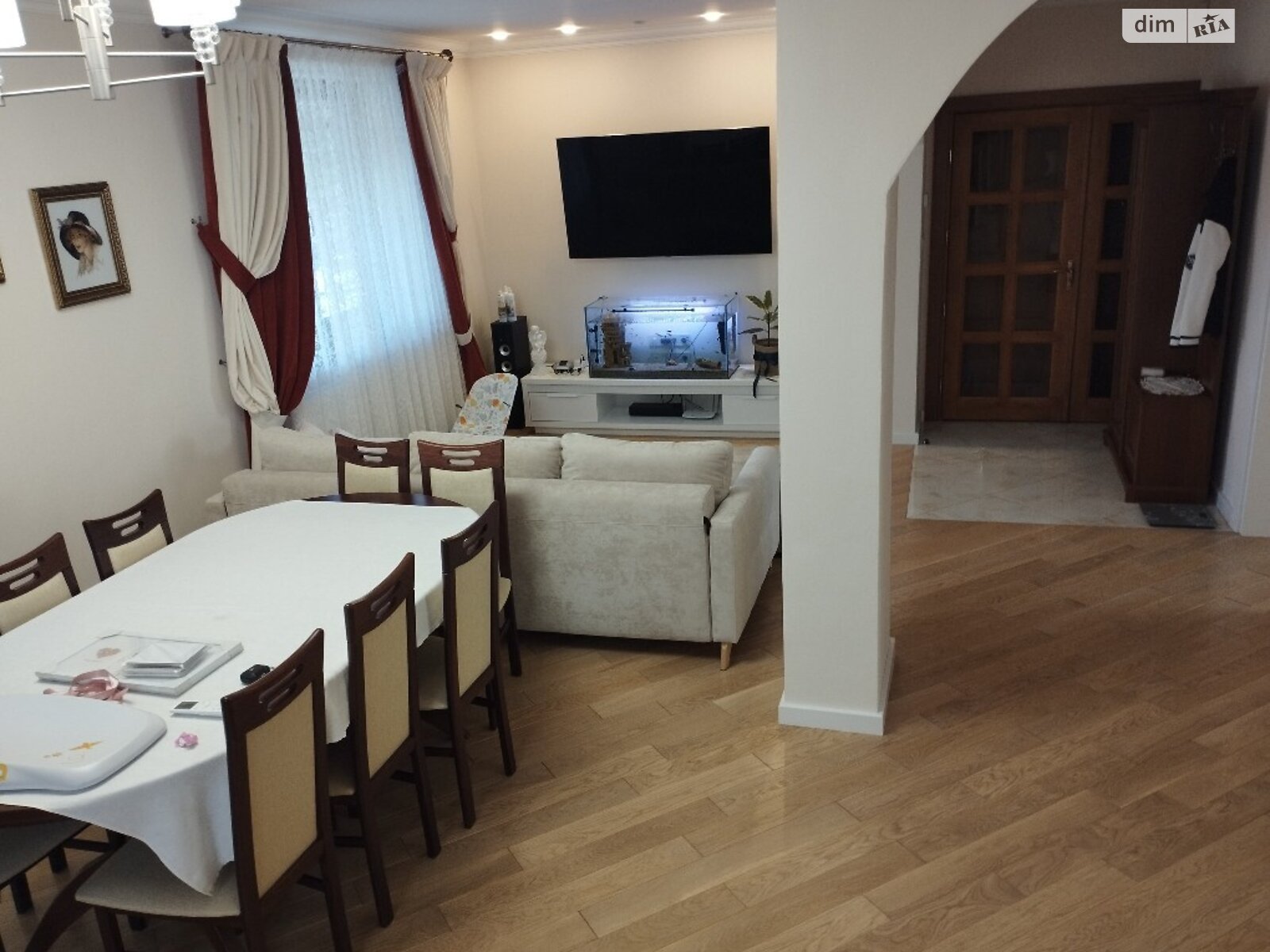 двухэтажный дом, 250 кв. м, кирпич. Продажа в Сторожнице фото 1 двухэтажный дом, 250 кв. м, кирпич. Продажа в Сторожнице фото 1