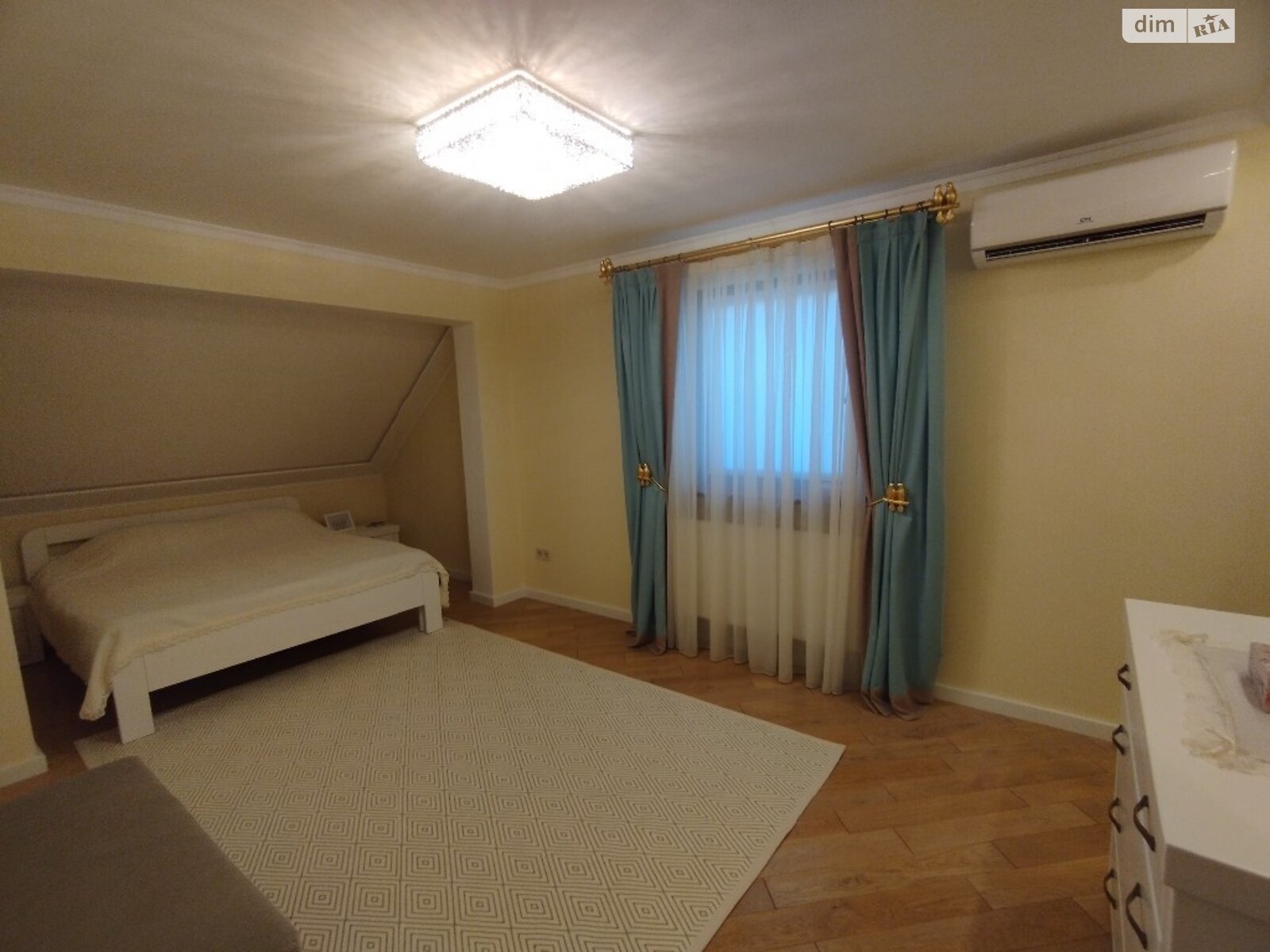 двухэтажный дом, 250 кв. м, кирпич. Продажа в Сторожнице фото 1 двухэтажный дом, 250 кв. м, кирпич. Продажа в Сторожнице фото 1