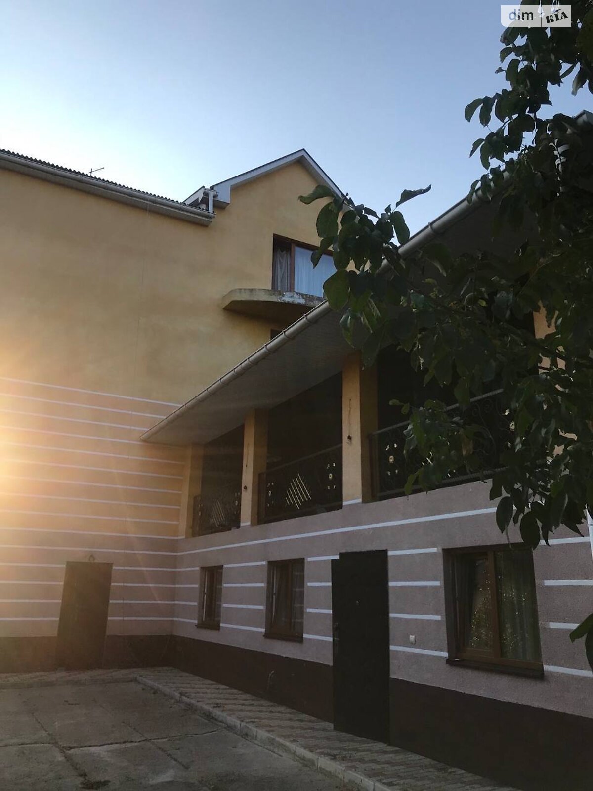 четырехэтажный дом с мебелью, 328 кв. м, кирпич. Продажа в Сторожнице фото 1 четырехэтажный дом с мебелью, 328 кв. м, кирпич. Продажа в Сторожнице фото 1