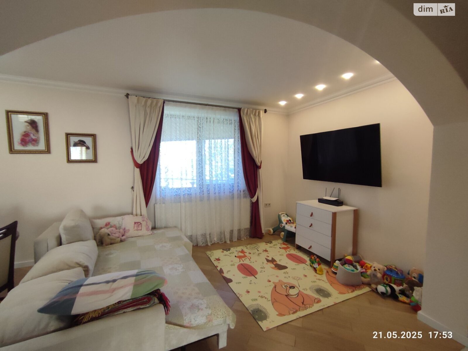 двухэтажный дом с гаражом, 245 кв. м, кирпич. Продажа в Сторожнице фото 1 двухэтажный дом с гаражом, 245 кв. м, кирпич. Продажа в Сторожнице фото 1