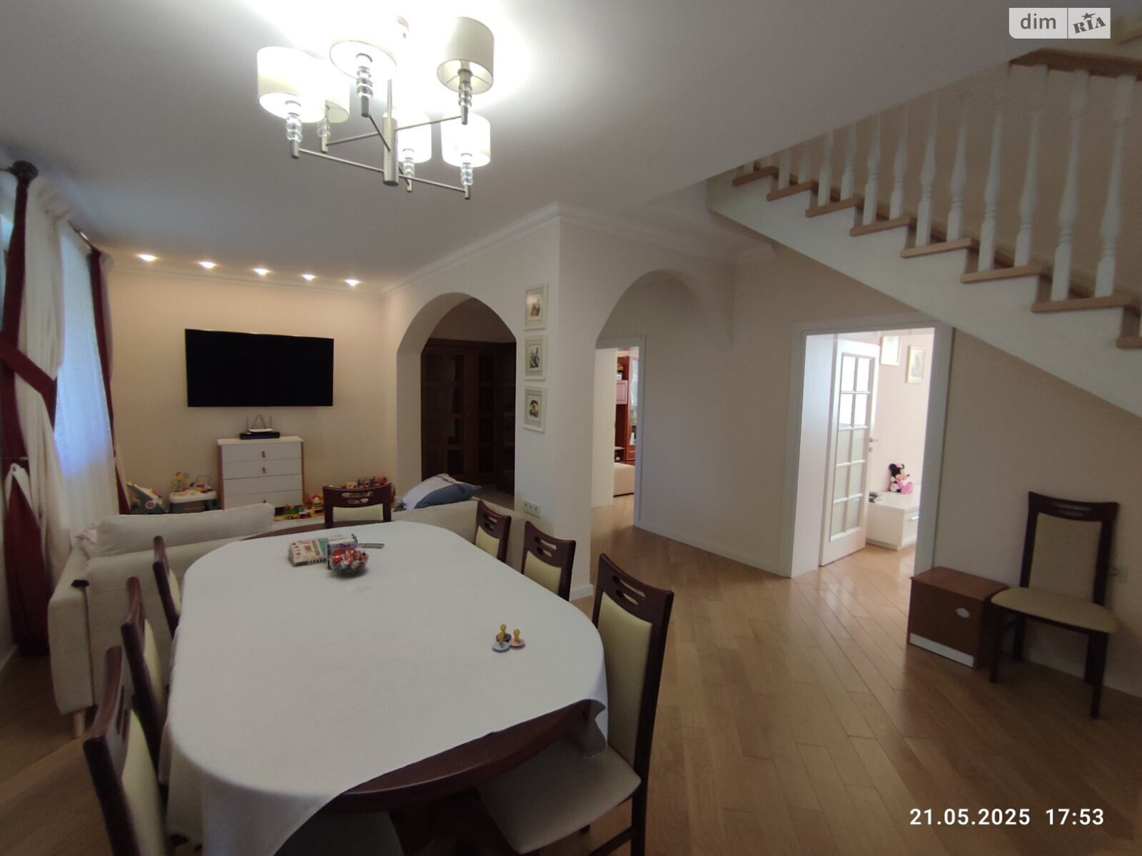 двухэтажный дом с гаражом, 245 кв. м, кирпич. Продажа в Сторожнице фото 1 двухэтажный дом с гаражом, 245 кв. м, кирпич. Продажа в Сторожнице фото 1