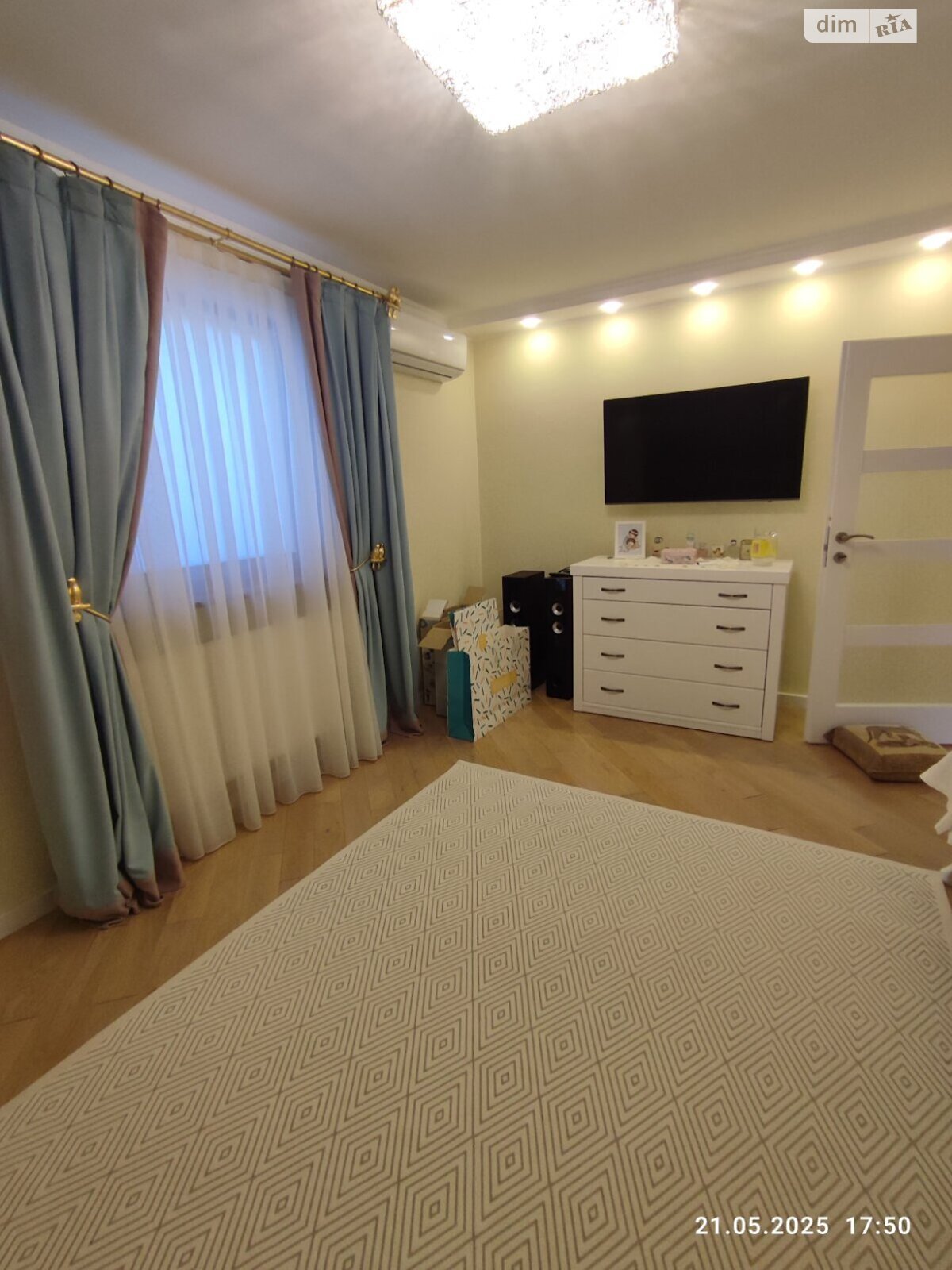 двухэтажный дом с гаражом, 245 кв. м, кирпич. Продажа в Сторожнице фото 1 двухэтажный дом с гаражом, 245 кв. м, кирпич. Продажа в Сторожнице фото 1