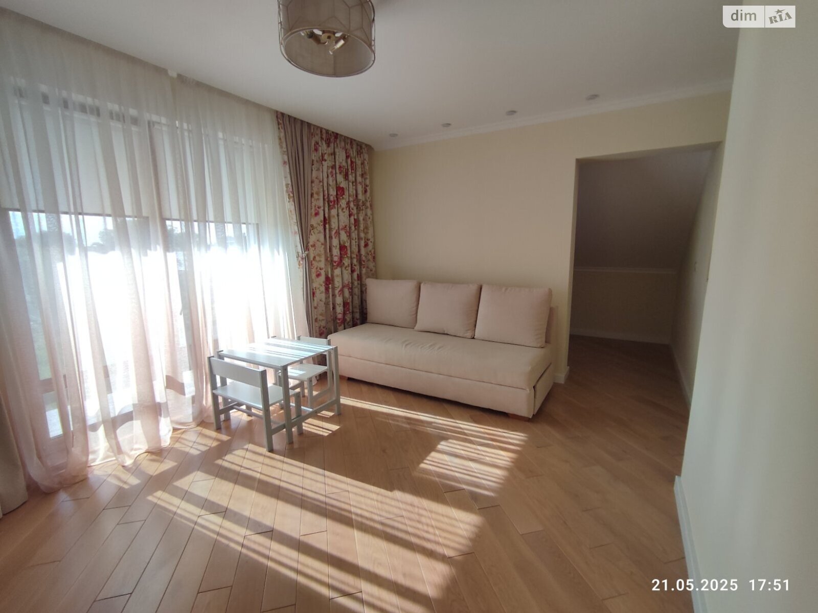двухэтажный дом с гаражом, 245 кв. м, кирпич. Продажа в Сторожнице фото 1 двухэтажный дом с гаражом, 245 кв. м, кирпич. Продажа в Сторожнице фото 1