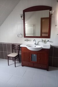 двухэтажный дом с отоплением, 180 кв. м, кирпич. Продажа в Сторожнице фото 2