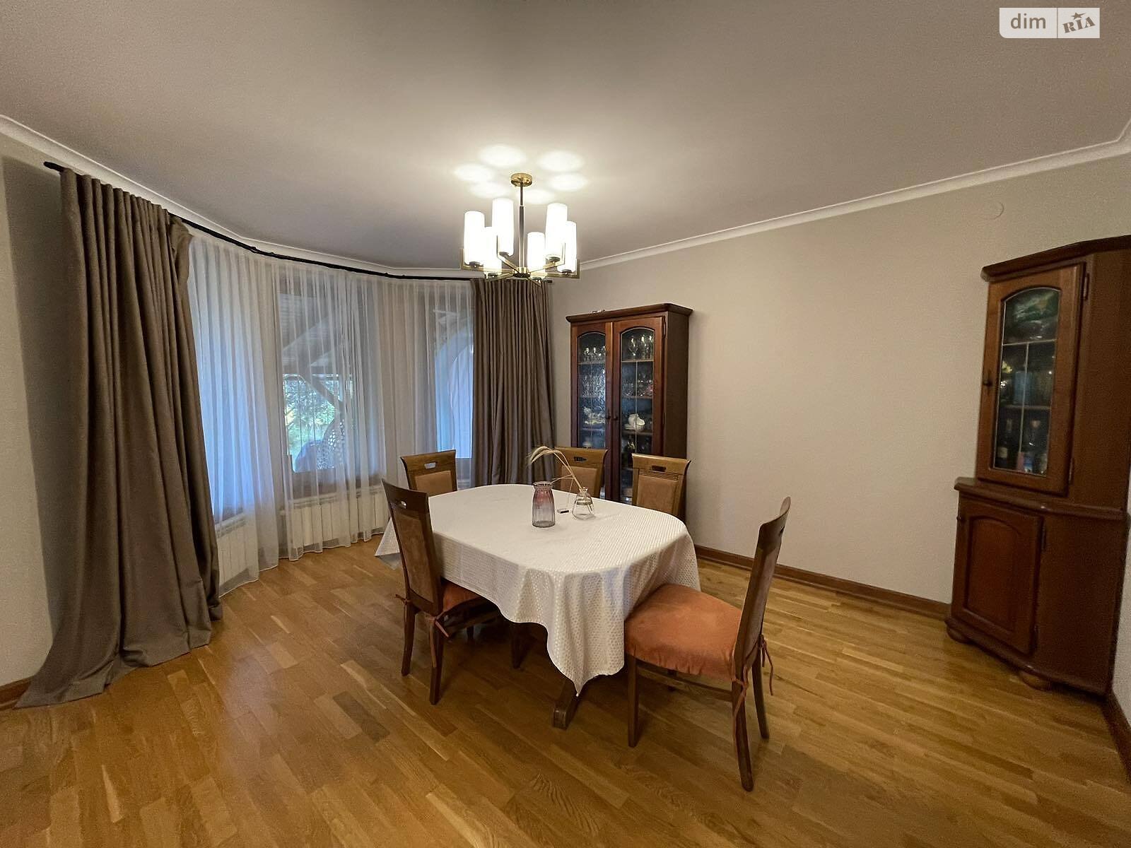 двухэтажный дом, 322.8 кв. м, кирпич. Продажа в Сторожнице фото 1 двухэтажный дом, 322.8 кв. м, кирпич. Продажа в Сторожнице фото 1