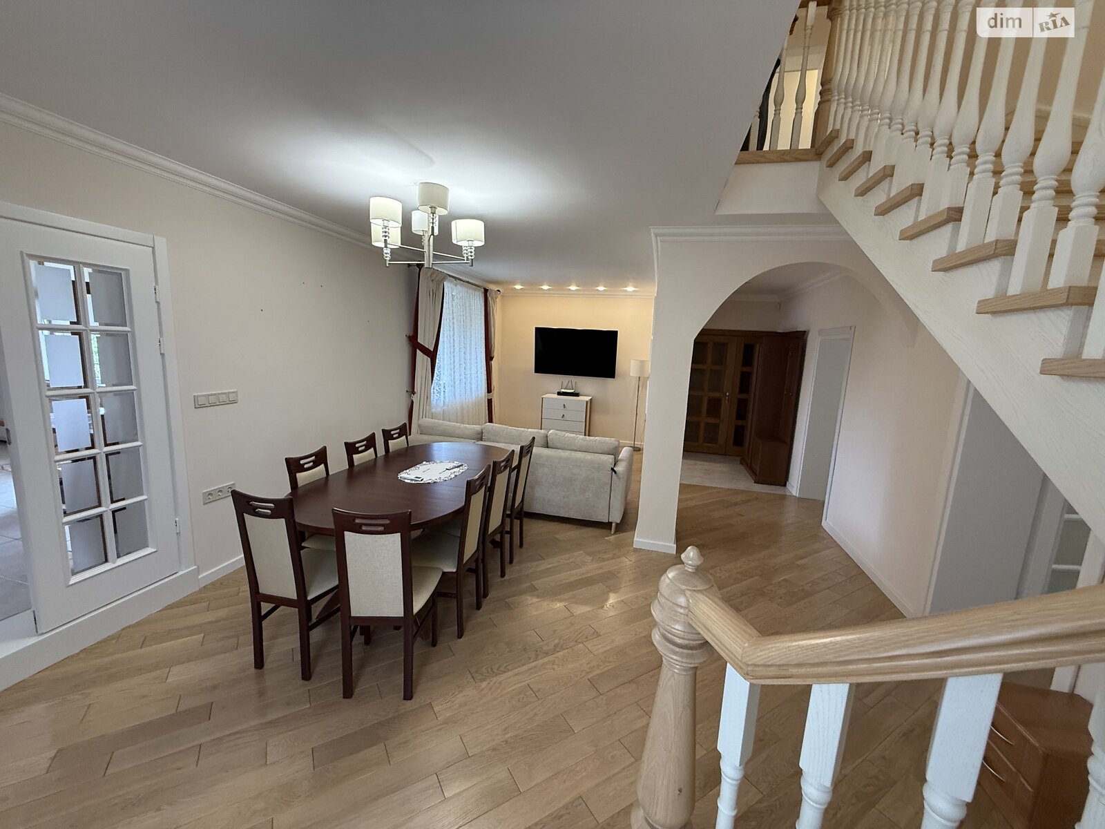 двухэтажный дом с балконом, 250 кв. м, кирпич. Продажа в Сторожнице фото 1 двухэтажный дом с балконом, 250 кв. м, кирпич. Продажа в Сторожнице фото 1