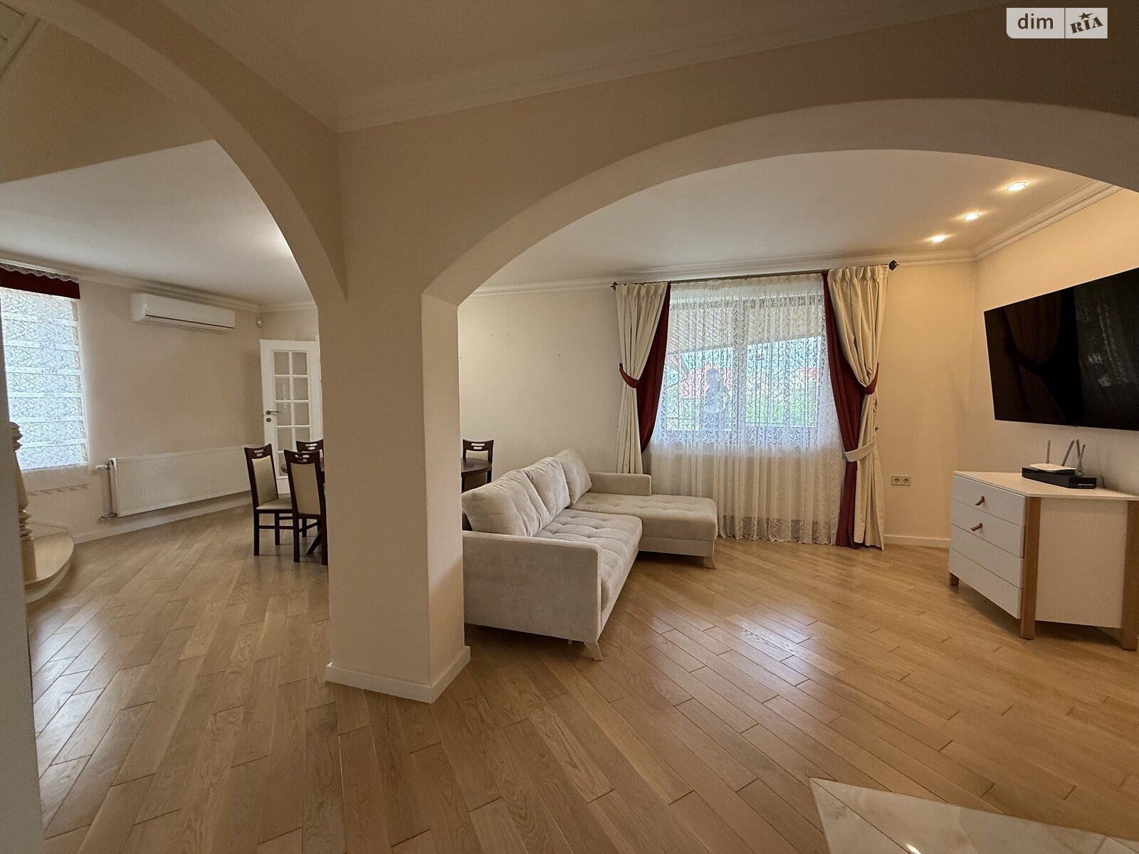 двухэтажный дом с балконом, 250 кв. м, кирпич. Продажа в Сторожнице фото 1 двухэтажный дом с балконом, 250 кв. м, кирпич. Продажа в Сторожнице фото 1