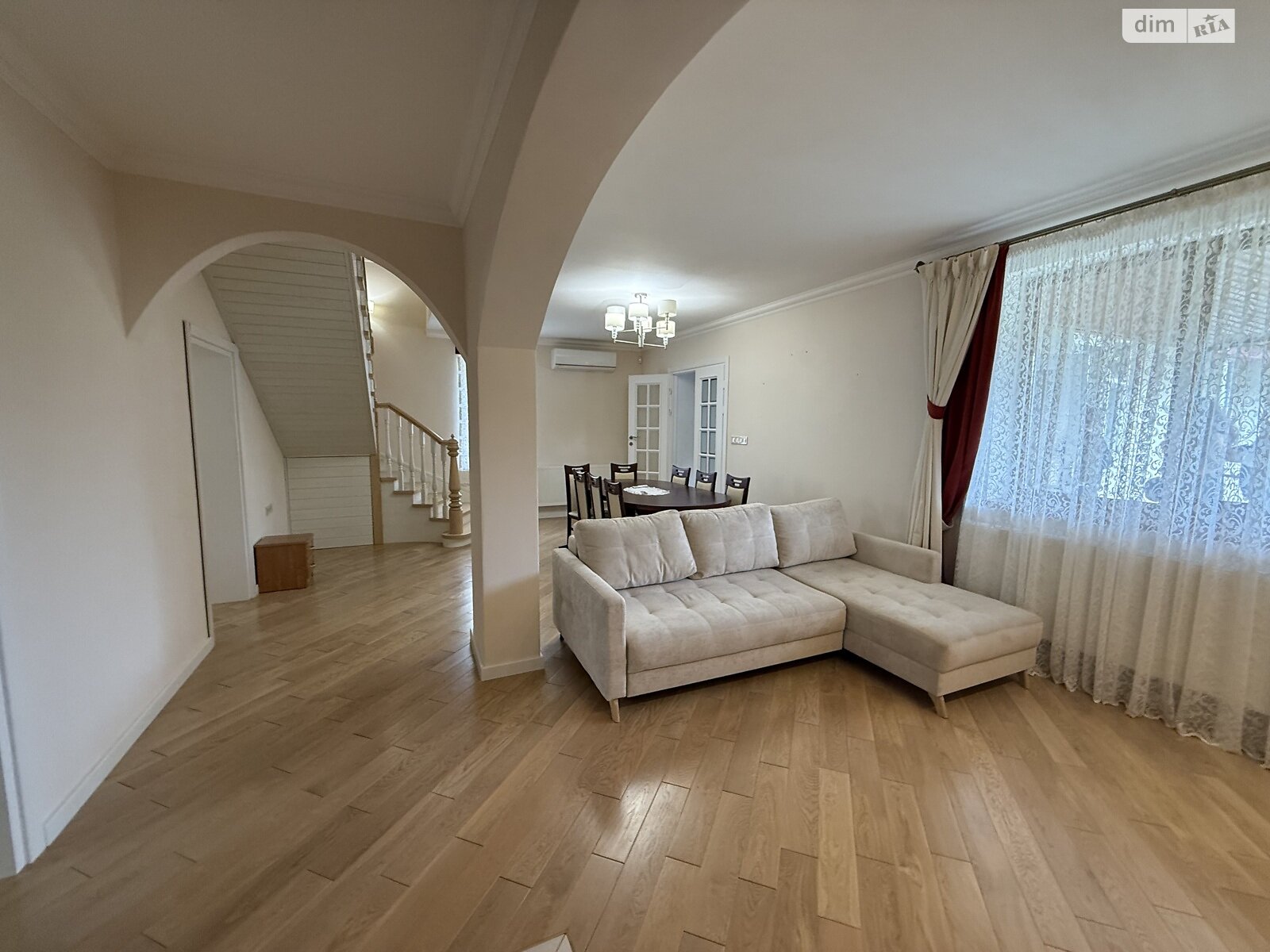 двухэтажный дом с балконом, 250 кв. м, кирпич. Продажа в Сторожнице фото 1 двухэтажный дом с балконом, 250 кв. м, кирпич. Продажа в Сторожнице фото 1