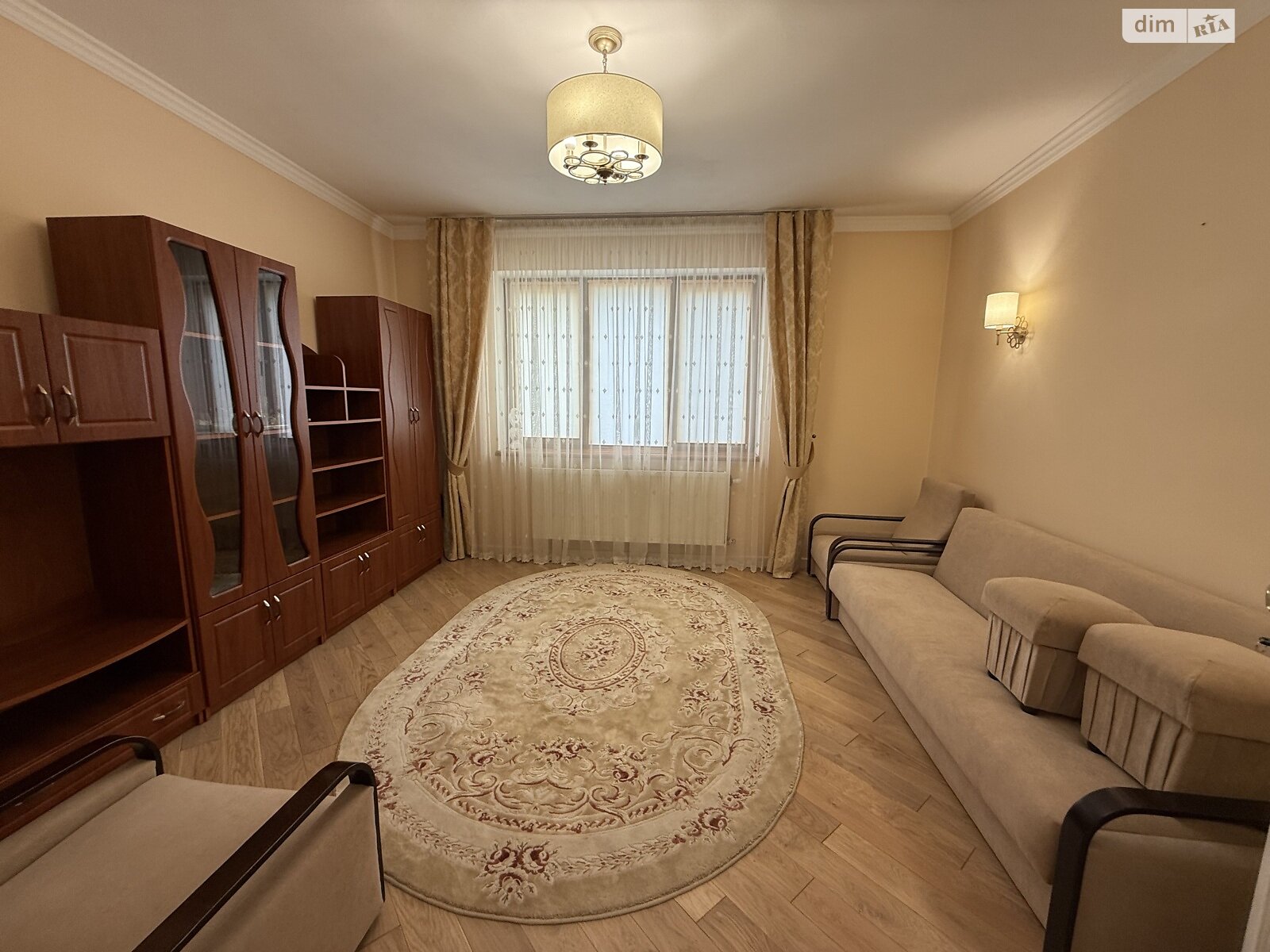 двухэтажный дом с балконом, 250 кв. м, кирпич. Продажа в Сторожнице фото 1 двухэтажный дом с балконом, 250 кв. м, кирпич. Продажа в Сторожнице фото 1