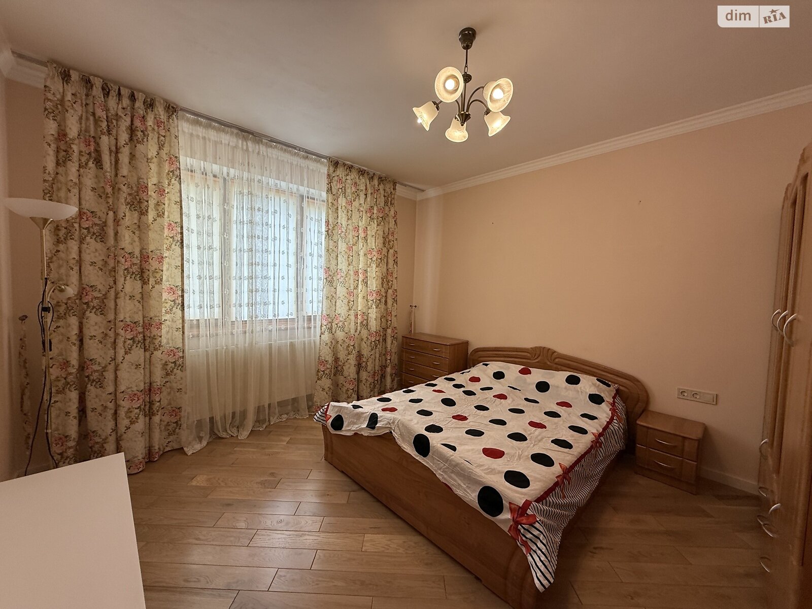 двухэтажный дом с балконом, 250 кв. м, кирпич. Продажа в Сторожнице фото 1 двухэтажный дом с балконом, 250 кв. м, кирпич. Продажа в Сторожнице фото 1
