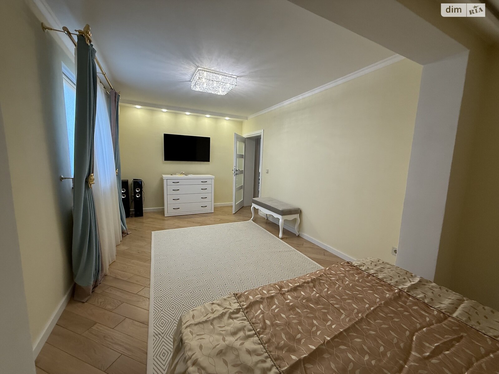 двухэтажный дом с балконом, 250 кв. м, кирпич. Продажа в Сторожнице фото 1 двухэтажный дом с балконом, 250 кв. м, кирпич. Продажа в Сторожнице фото 1