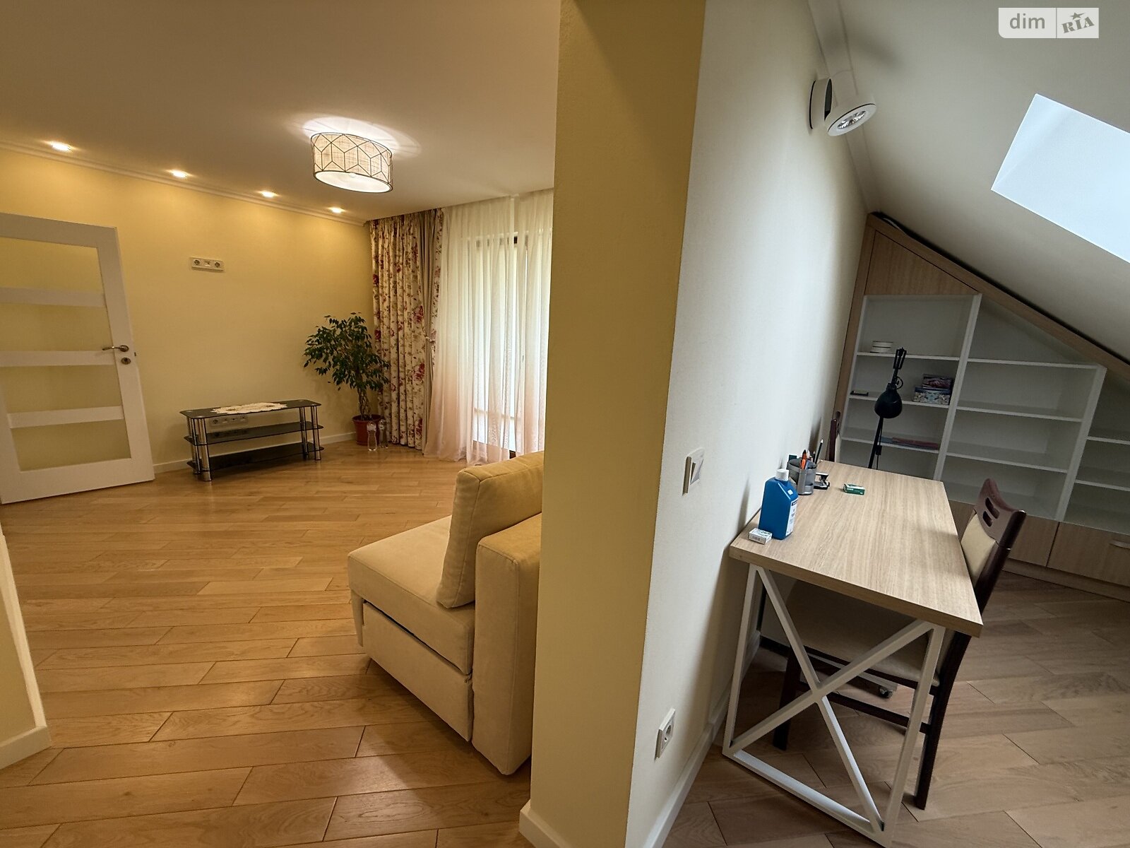 двухэтажный дом с балконом, 250 кв. м, кирпич. Продажа в Сторожнице фото 1 двухэтажный дом с балконом, 250 кв. м, кирпич. Продажа в Сторожнице фото 1