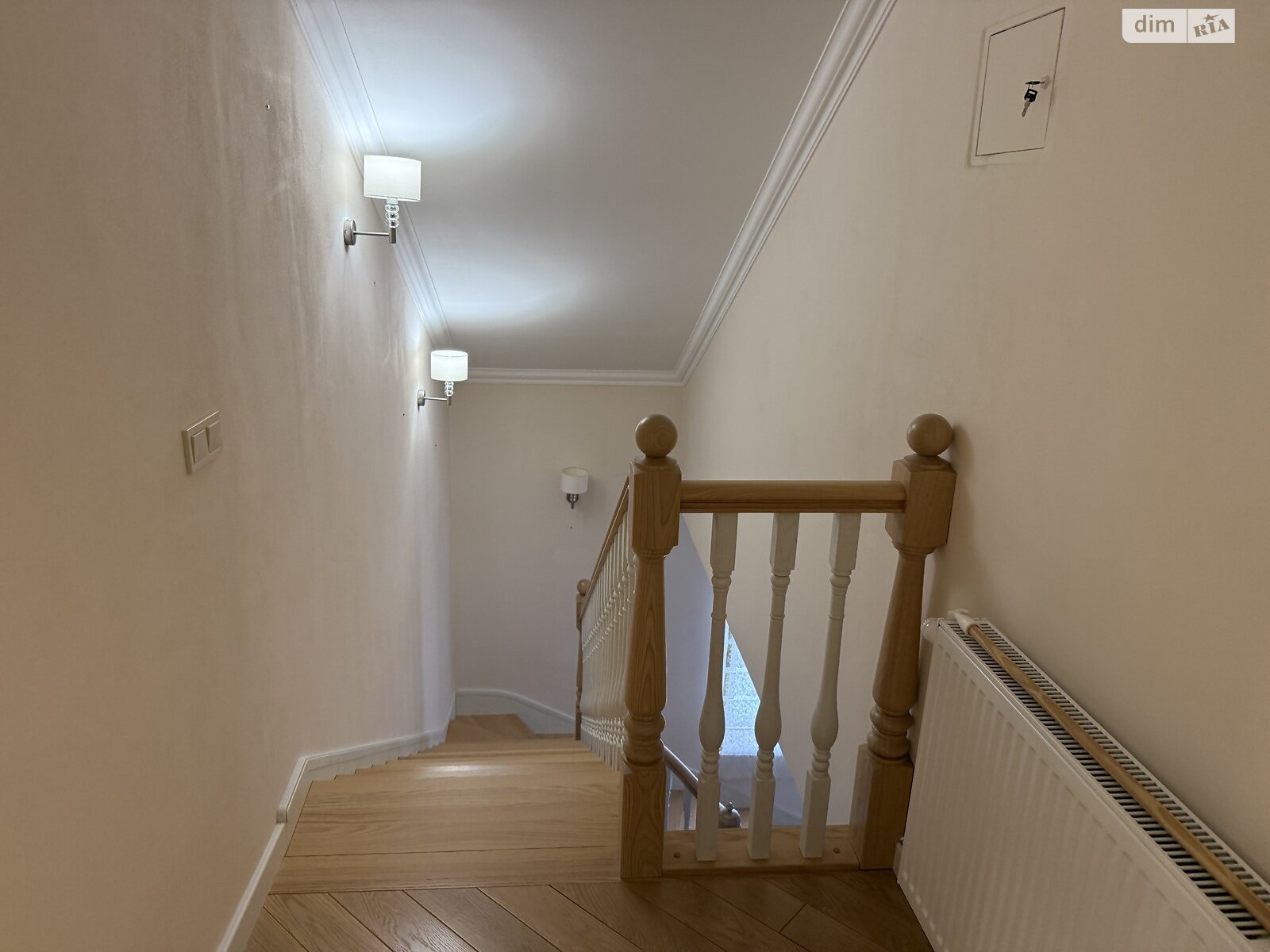 двухэтажный дом с балконом, 250 кв. м, кирпич. Продажа в Сторожнице фото 1 двухэтажный дом с балконом, 250 кв. м, кирпич. Продажа в Сторожнице фото 1