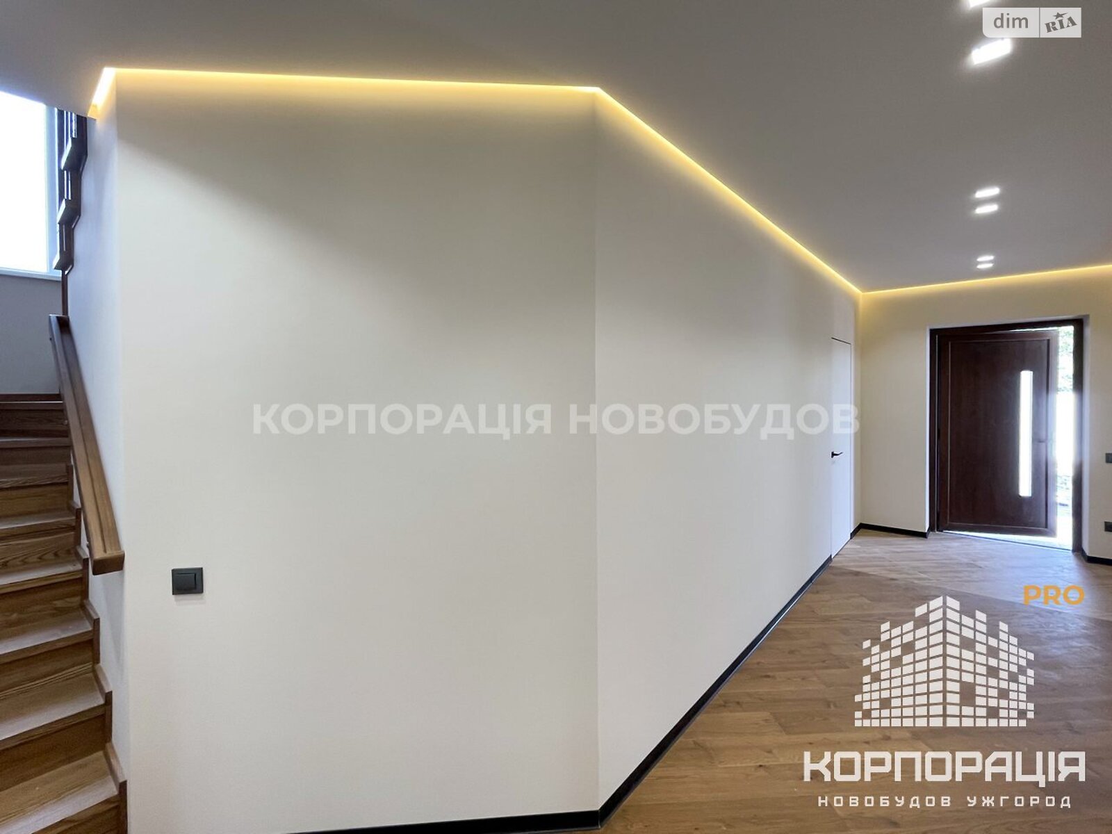 двухэтажный дом с ремонтом, 220 кв. м, кирпич. Продажа в Сторожнице фото 1