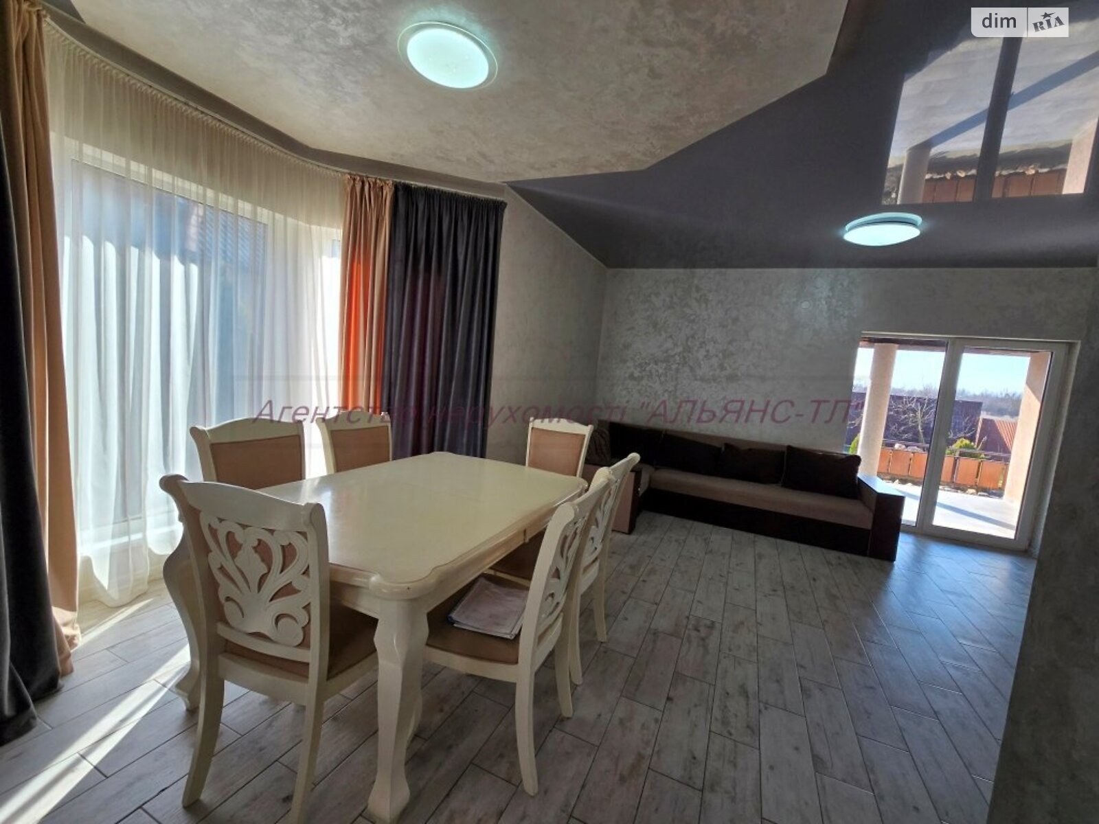 двухэтажный дом с ремонтом, 141.5 кв. м, пеноблок. Продажа в Сторожнице фото 1 двухэтажный дом с ремонтом, 141.5 кв. м, пеноблок. Продажа в Сторожнице фото 1