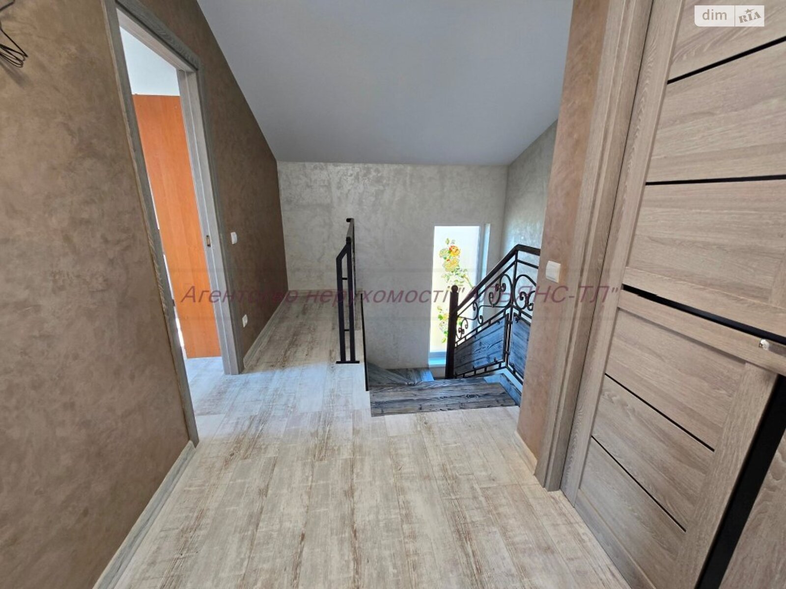 двухэтажный дом с ремонтом, 141.5 кв. м, пеноблок. Продажа в Сторожнице фото 1 двухэтажный дом с ремонтом, 141.5 кв. м, пеноблок. Продажа в Сторожнице фото 1