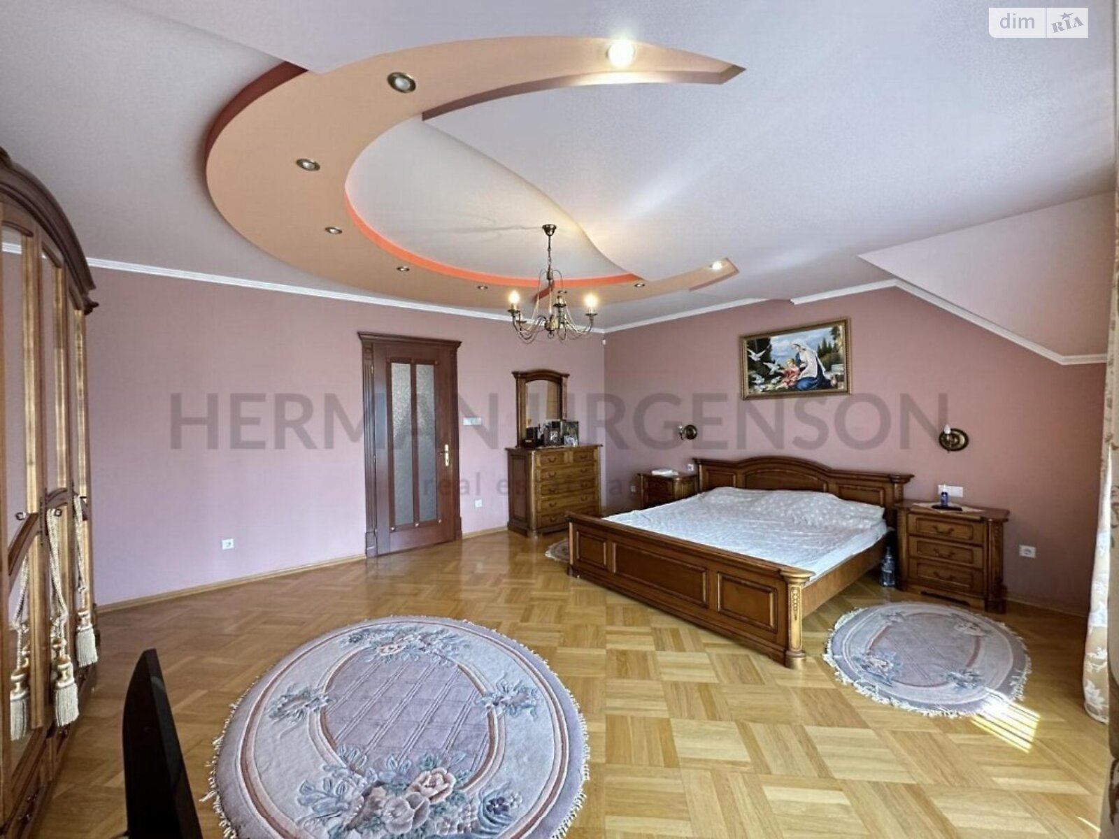 двухэтажный дом с гаражом, 320 кв. м, кирпич. Продажа в Сторожнице фото 1