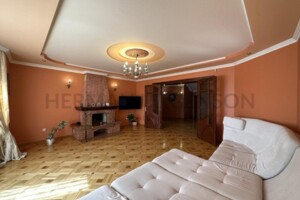 двухэтажный дом с гаражом, 320 кв. м, кирпич. Продажа в Сторожнице фото 2