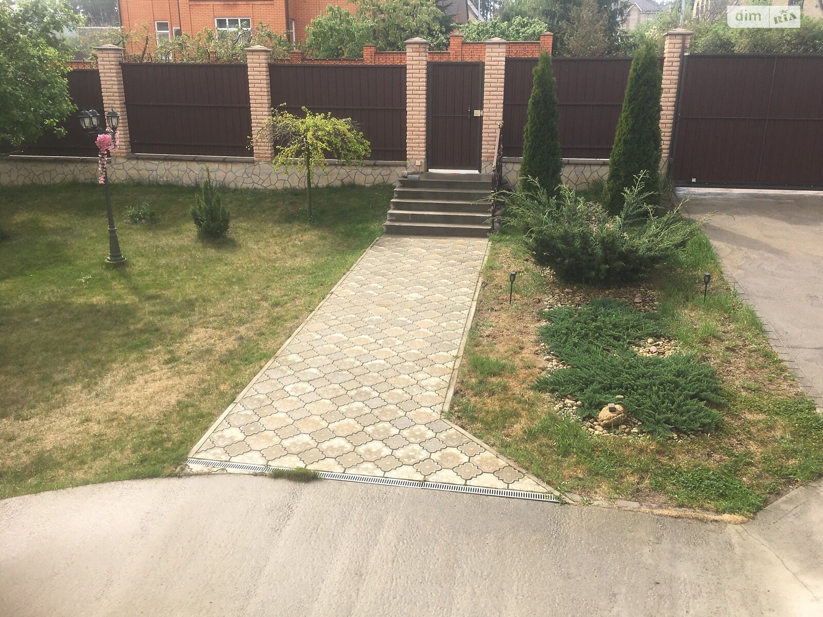 триповерховий будинок з балконом, 300 кв. м, піноблок. Продаж у Стоянці фото 1 триповерховий будинок з балконом, 300 кв. м, піноблок. Продаж у Стоянці фото 1