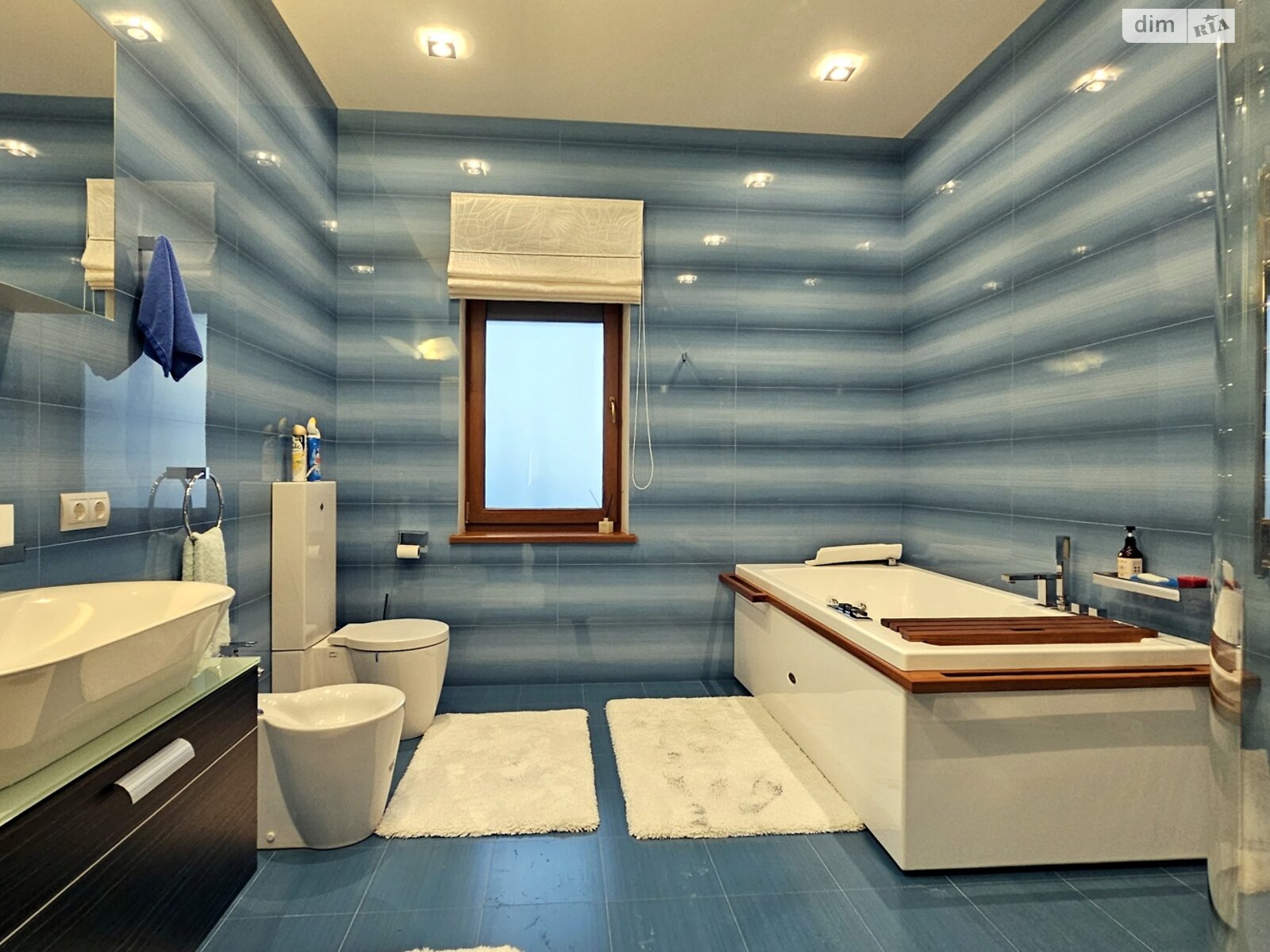 двоповерховий будинок з гаражем, 600 кв. м, цегла. Продаж у Стоянці фото 1 двоповерховий будинок з гаражем, 600 кв. м, цегла. Продаж у Стоянці фото 1