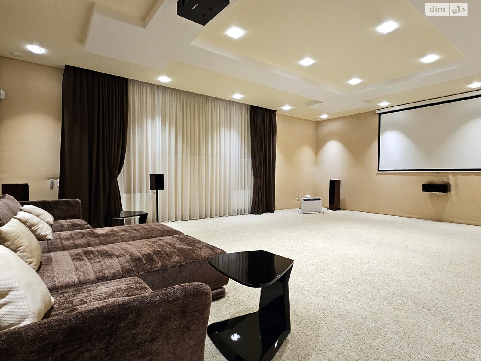 двоповерховий будинок з гаражем, 600 кв. м, цегла. Продаж у Стоянці фото 1 двоповерховий будинок з гаражем, 600 кв. м, цегла. Продаж у Стоянці фото 1