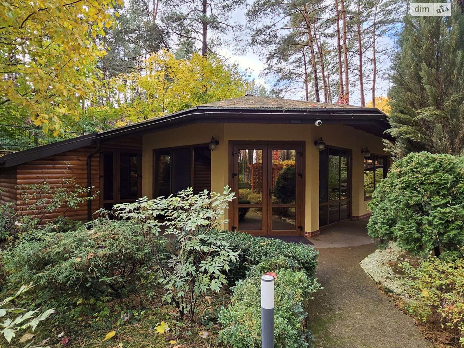 двоповерховий будинок з гаражем, 600 кв. м, цегла. Продаж у Стоянці фото 1 двоповерховий будинок з гаражем, 600 кв. м, цегла. Продаж у Стоянці фото 1