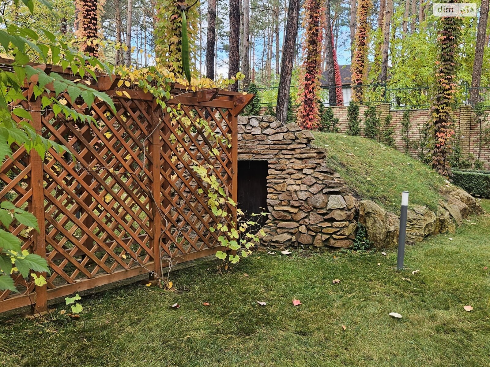 двоповерховий будинок з гаражем, 600 кв. м, цегла. Продаж у Стоянці фото 1 двоповерховий будинок з гаражем, 600 кв. м, цегла. Продаж у Стоянці фото 1