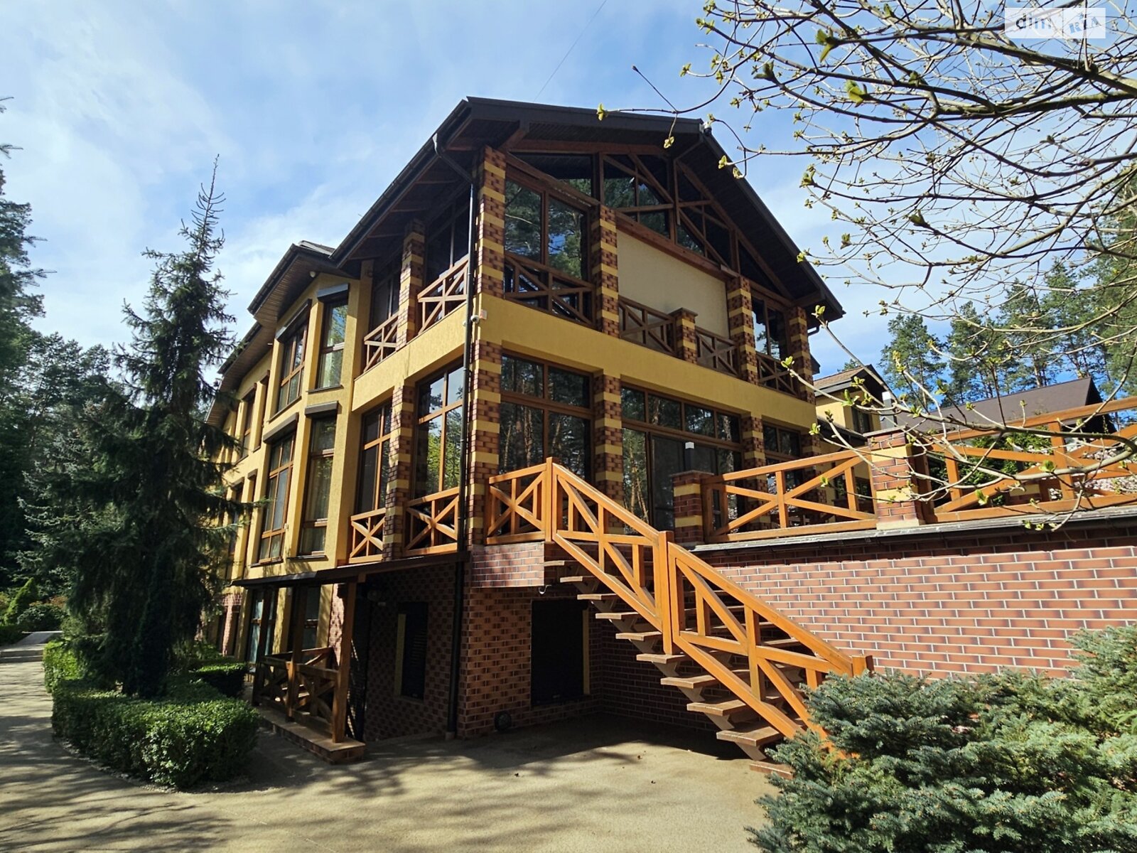 двоповерховий будинок з гаражем, 600 кв. м, цегла. Продаж у Стоянці фото 1 двоповерховий будинок з гаражем, 600 кв. м, цегла. Продаж у Стоянці фото 1