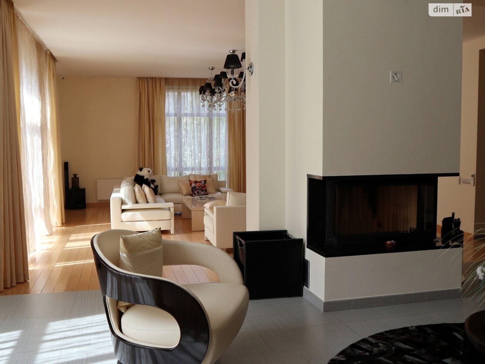 двоповерховий будинок з гаражем, 600 кв. м, цегла. Продаж у Стоянці фото 1 двоповерховий будинок з гаражем, 600 кв. м, цегла. Продаж у Стоянці фото 1