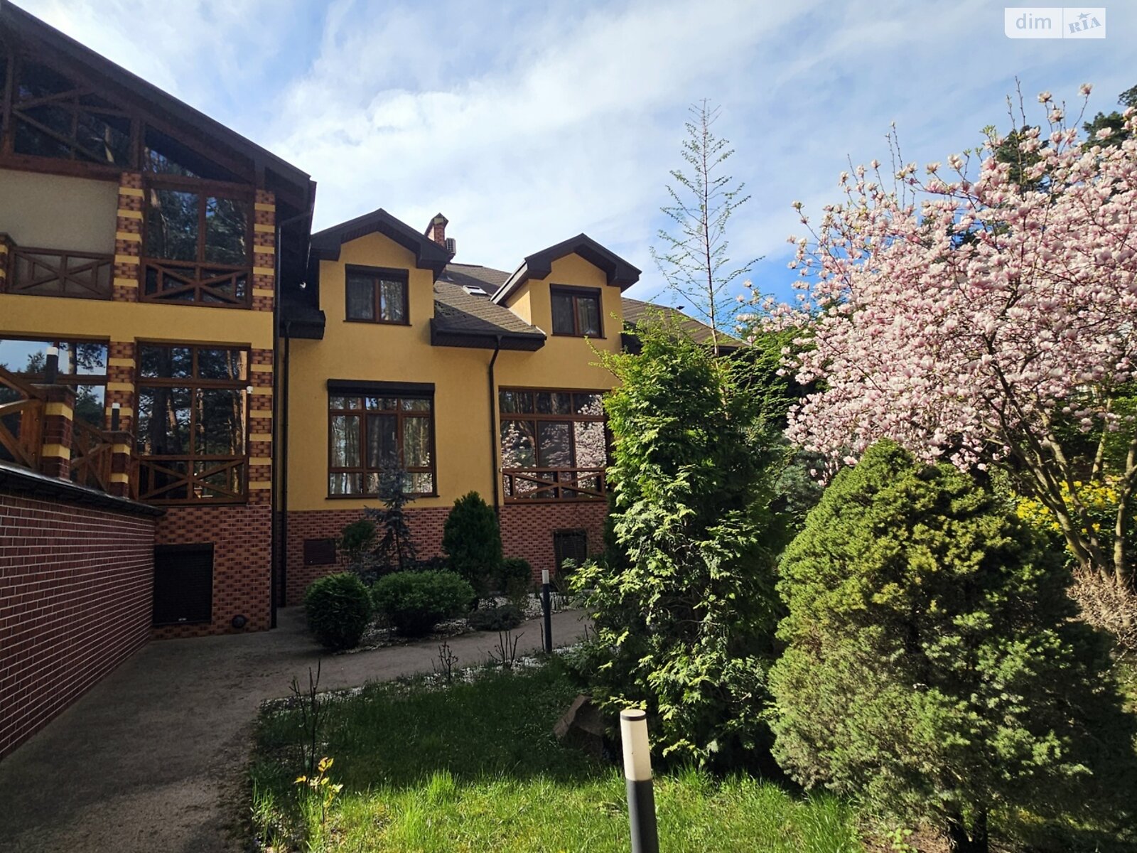 двоповерховий будинок з гаражем, 600 кв. м, цегла. Продаж у Стоянці фото 1 двоповерховий будинок з гаражем, 600 кв. м, цегла. Продаж у Стоянці фото 1