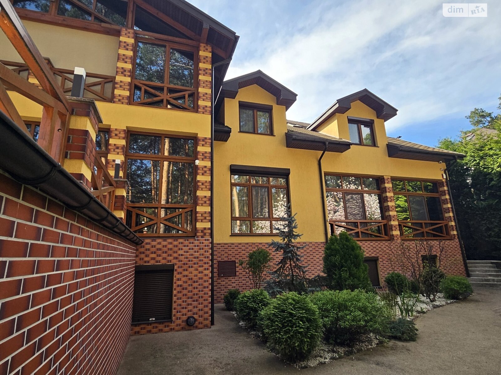 двоповерховий будинок з гаражем, 600 кв. м, цегла. Продаж у Стоянці фото 1 двоповерховий будинок з гаражем, 600 кв. м, цегла. Продаж у Стоянці фото 1