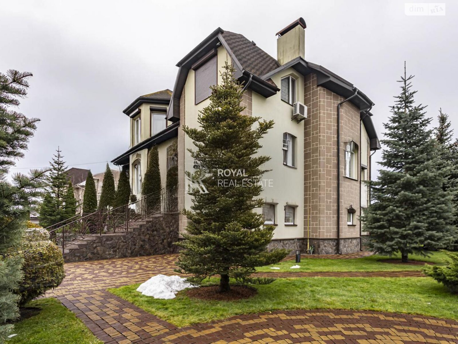 трехэтажный дом с верандой, 400 кв. м, кирпич. Продажа в Стоянке фото 1